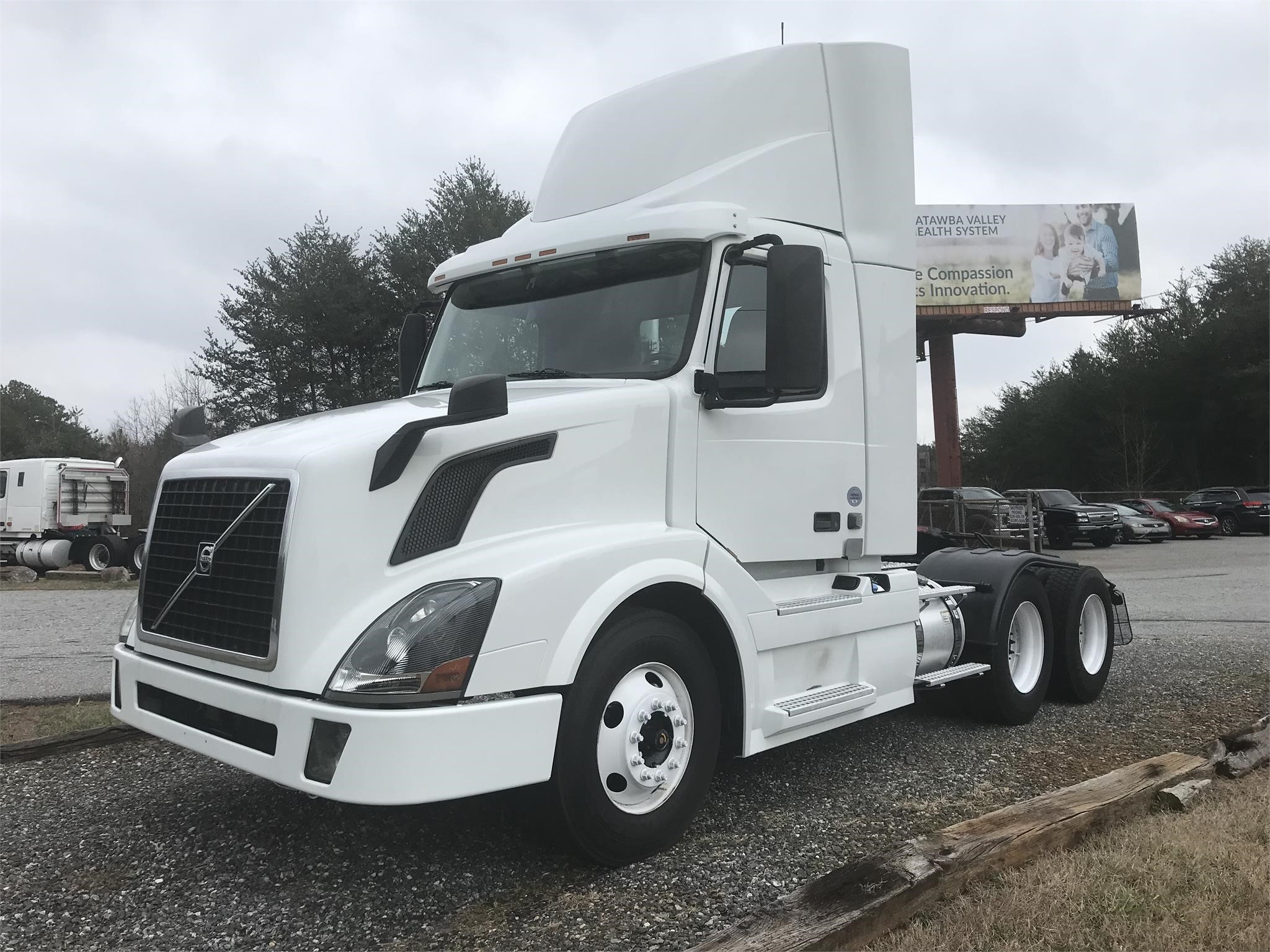 2019 VOLVO VNL64T760 - Vanguard Truck Centers