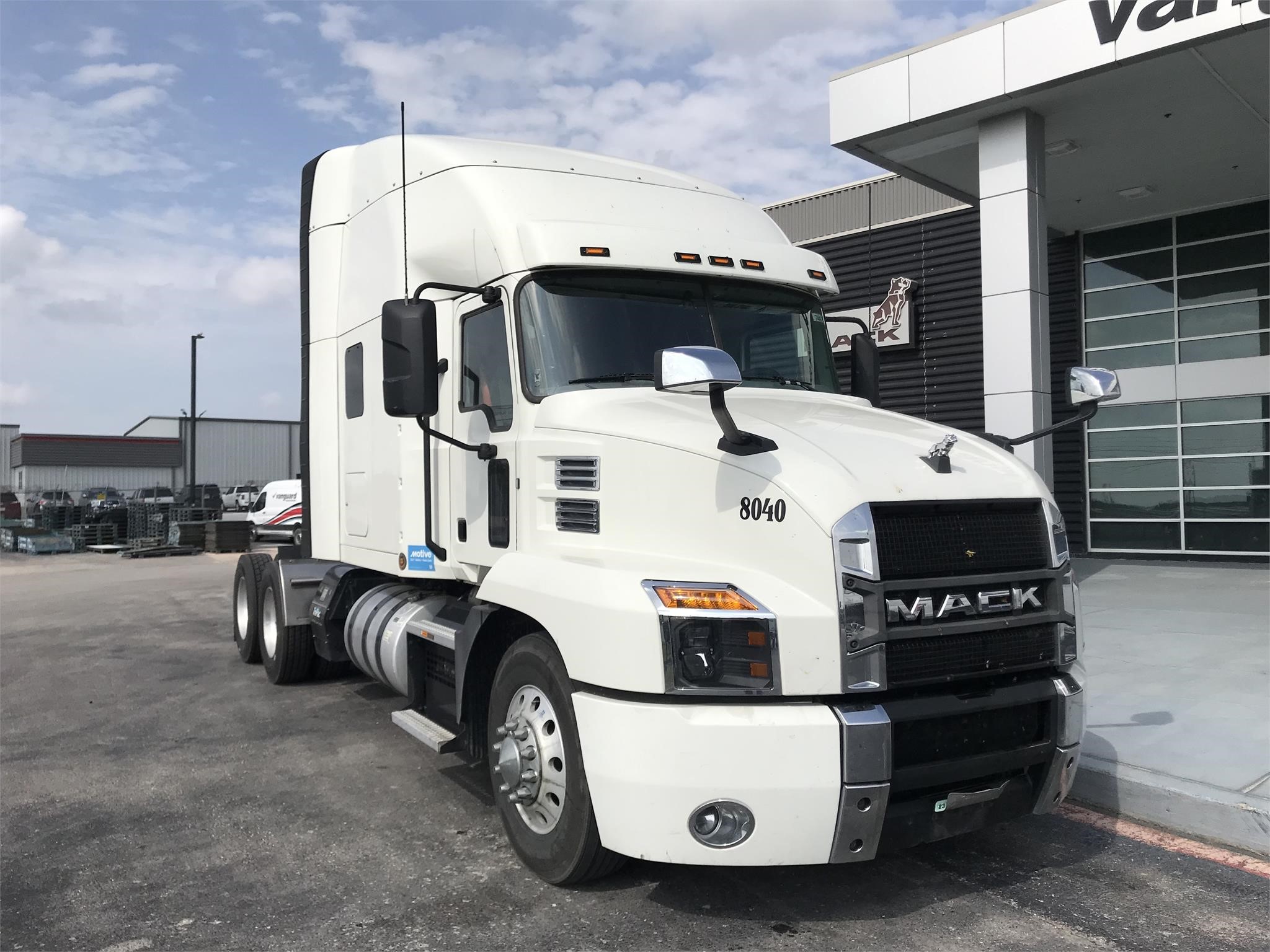 2017 MACK PINNACLE CXU613 - Vanguard Truck Centers