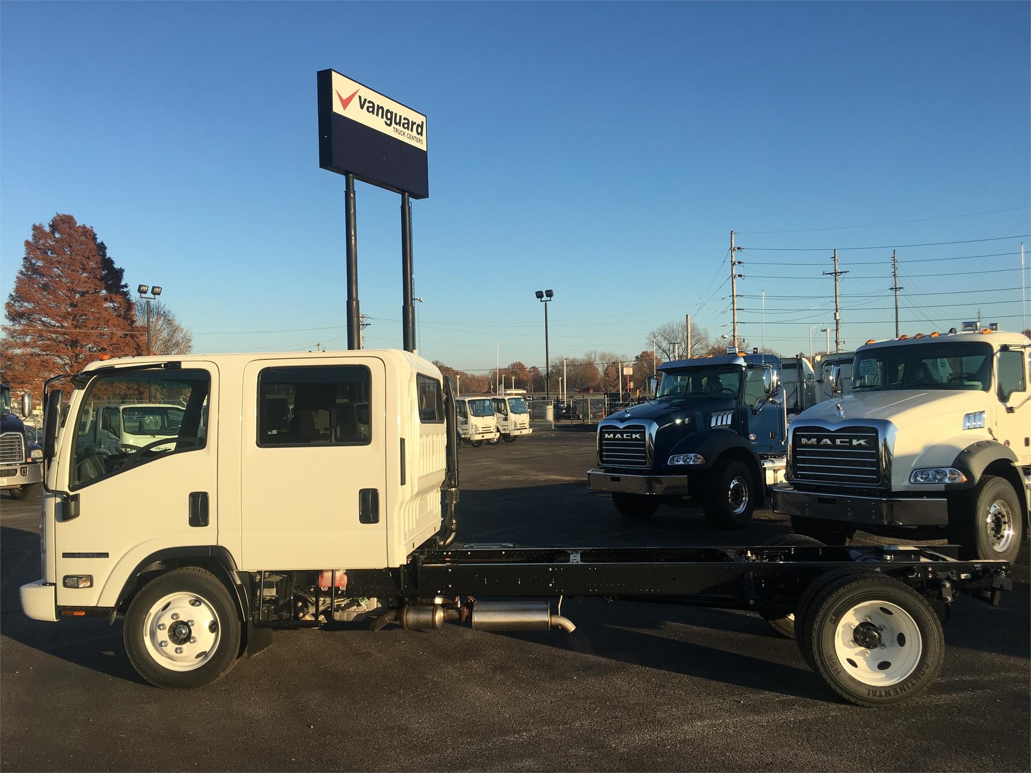 2024 ISUZU NPR HD - image 3 of 5