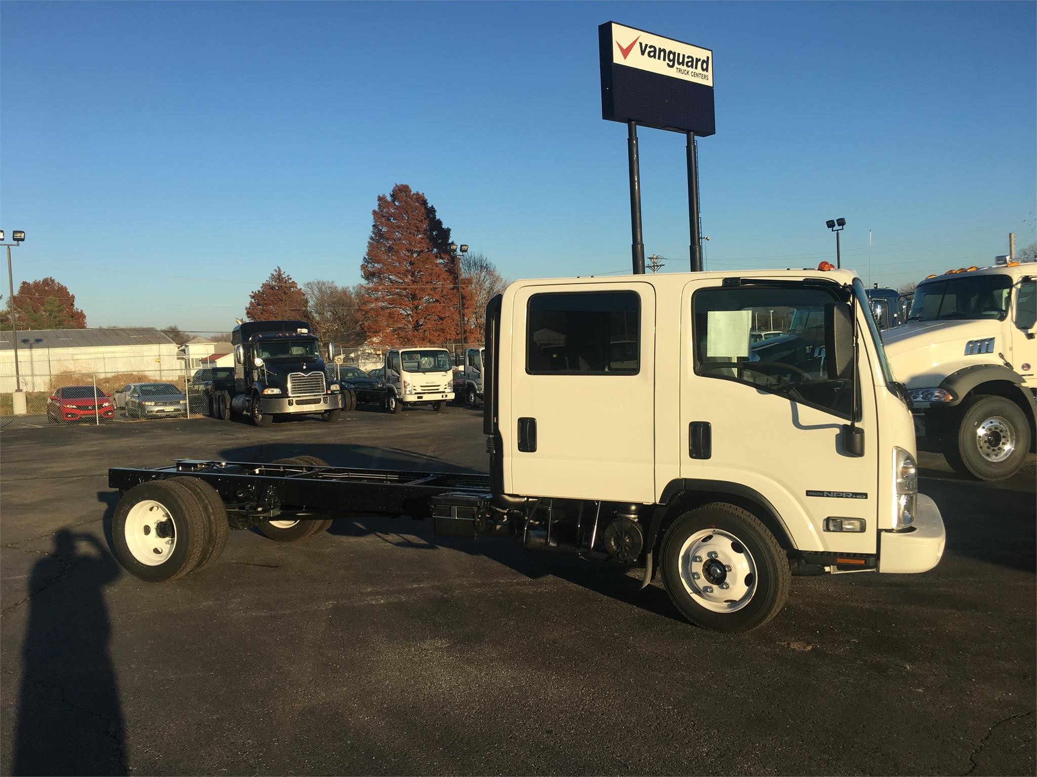 2024 ISUZU NPR HD - image 1 of 5