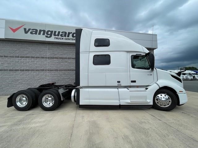 2025 VOLVO VNL64T860 - image 1 of 6