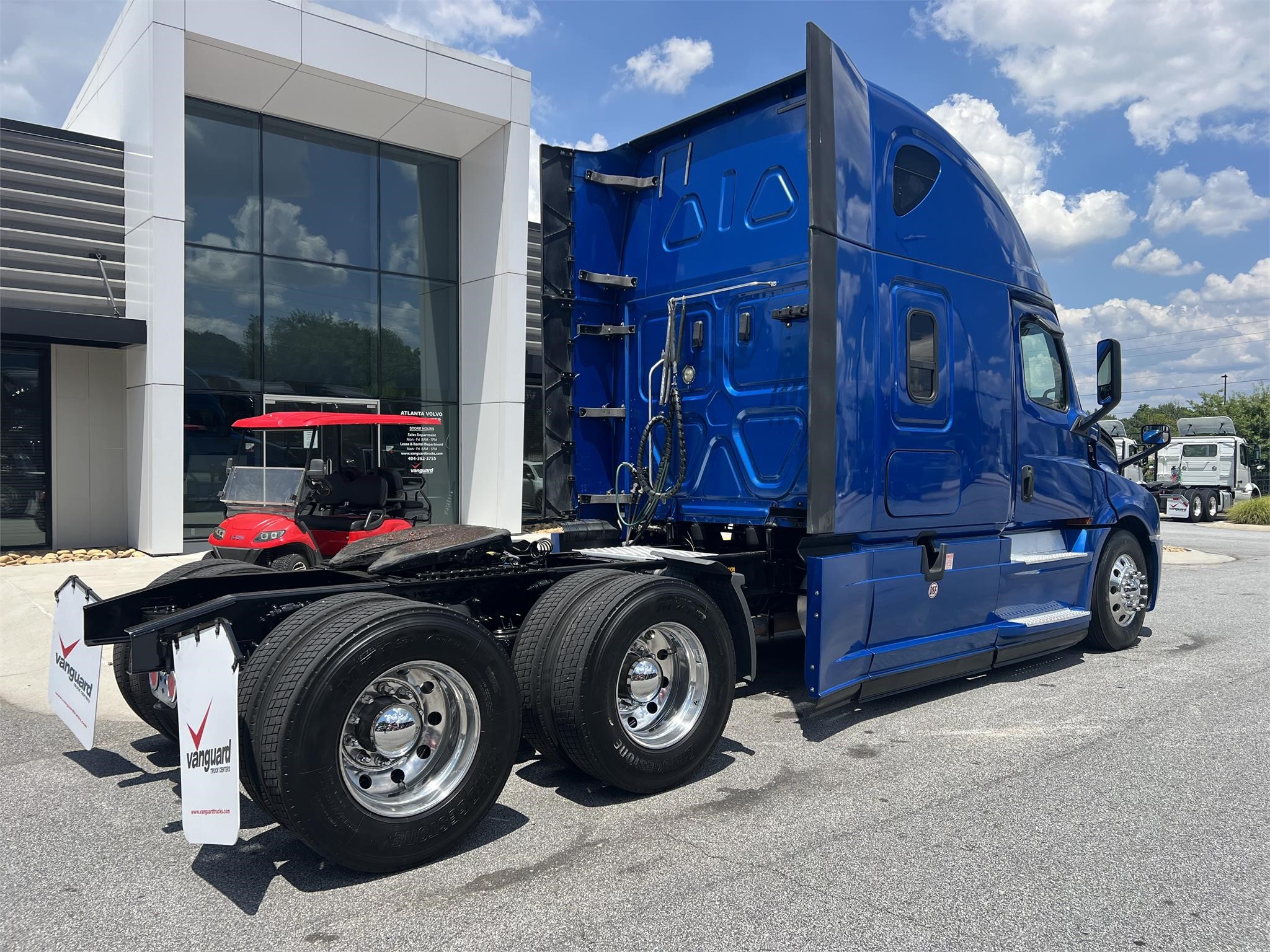 2020 FREIGHTLINER CASCADIA 126 - image 2 of 6