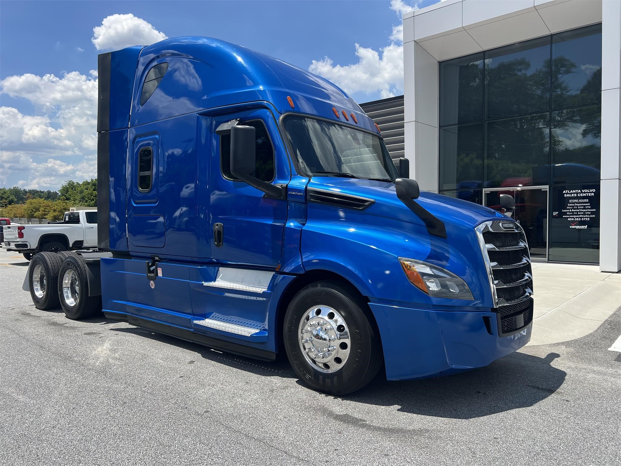 2020 FREIGHTLINER CASCADIA 126 - image 1 of 6