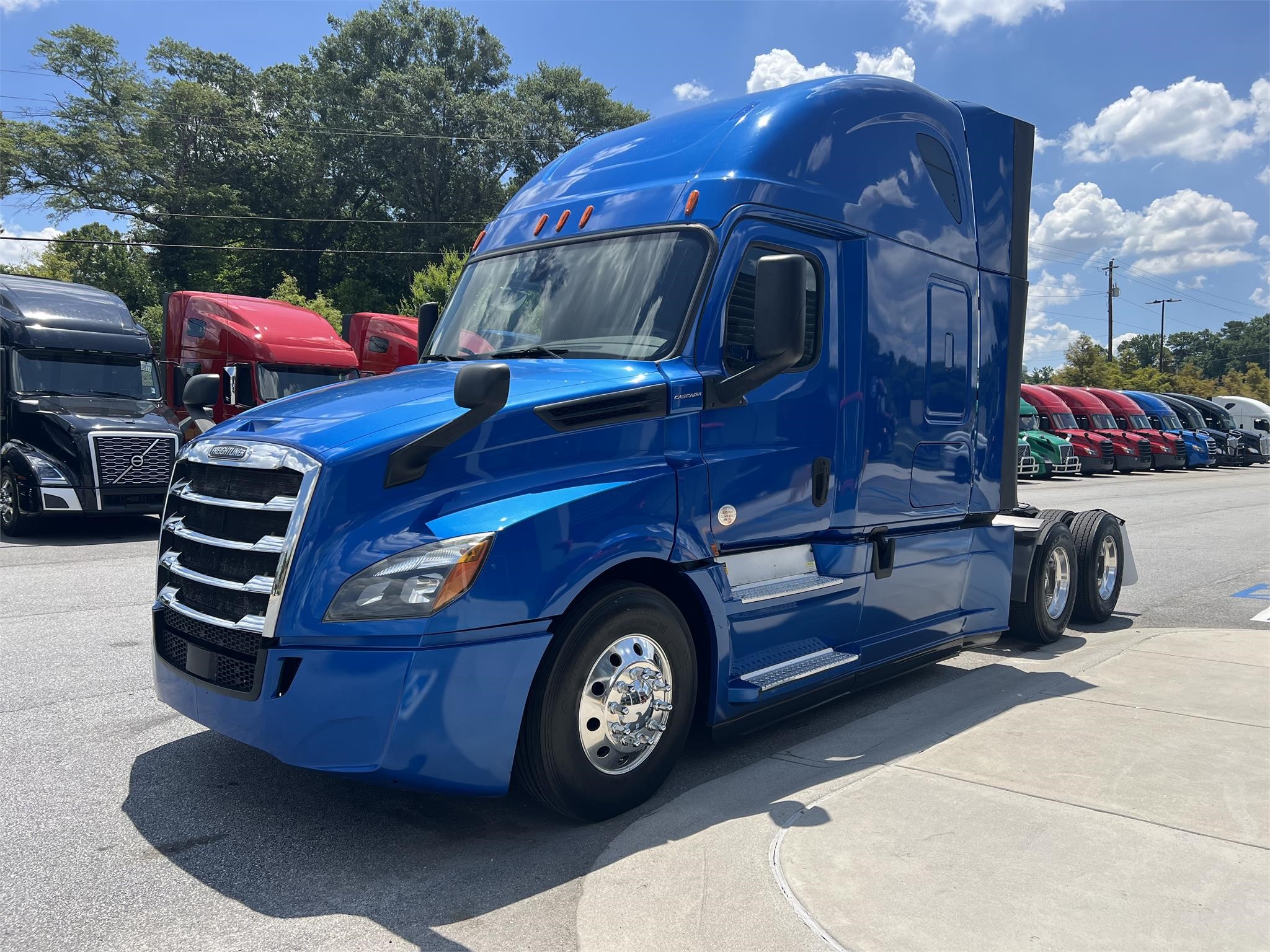 2020 FREIGHTLINER CASCADIA 126 - image 5 of 6