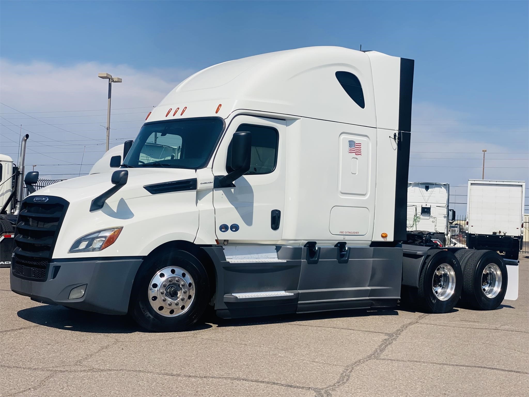 2020 FREIGHTLINER CASCADIA 126 - image 1 of 6