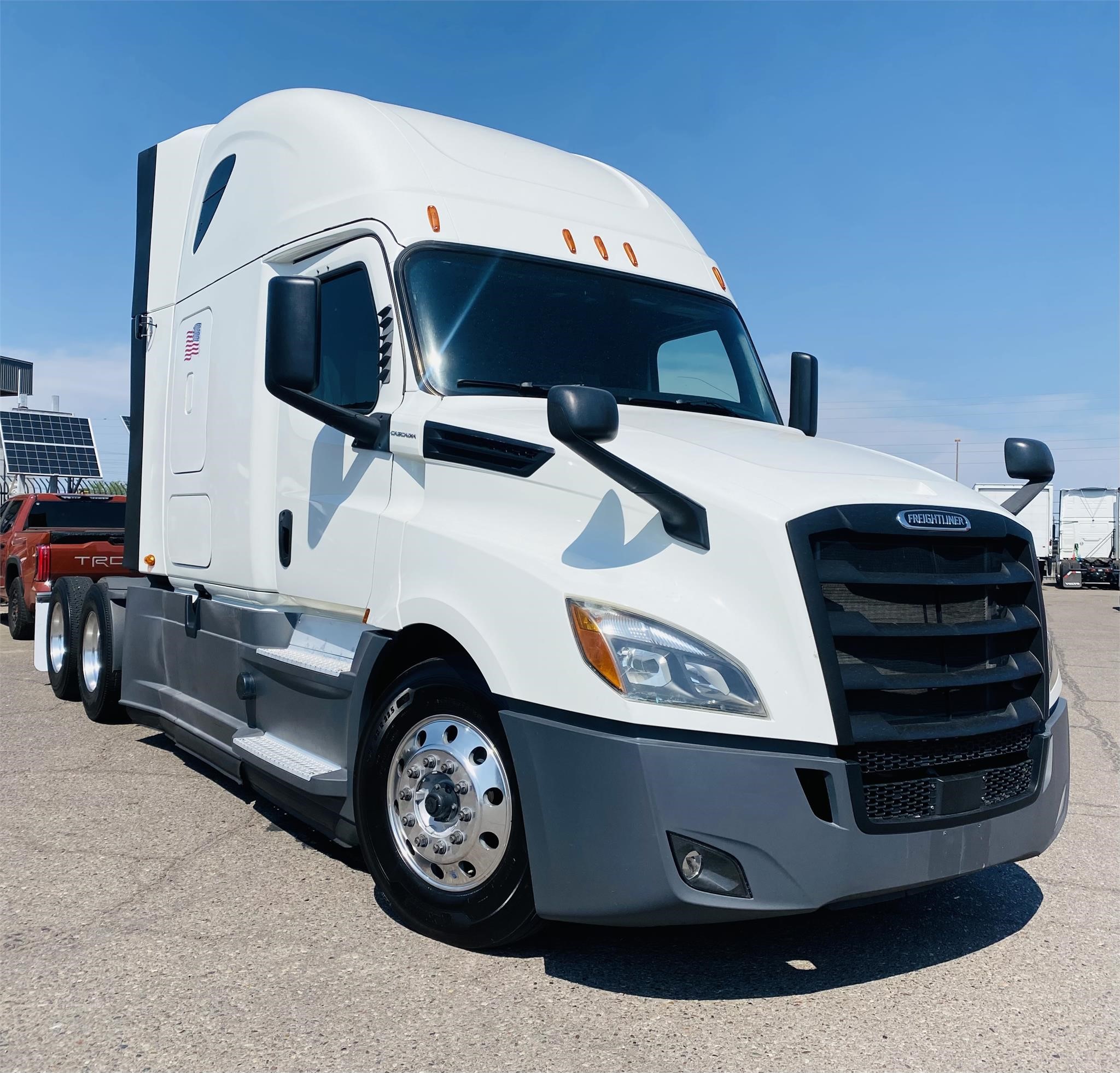 2020 FREIGHTLINER CASCADIA 126 - image 3 of 6