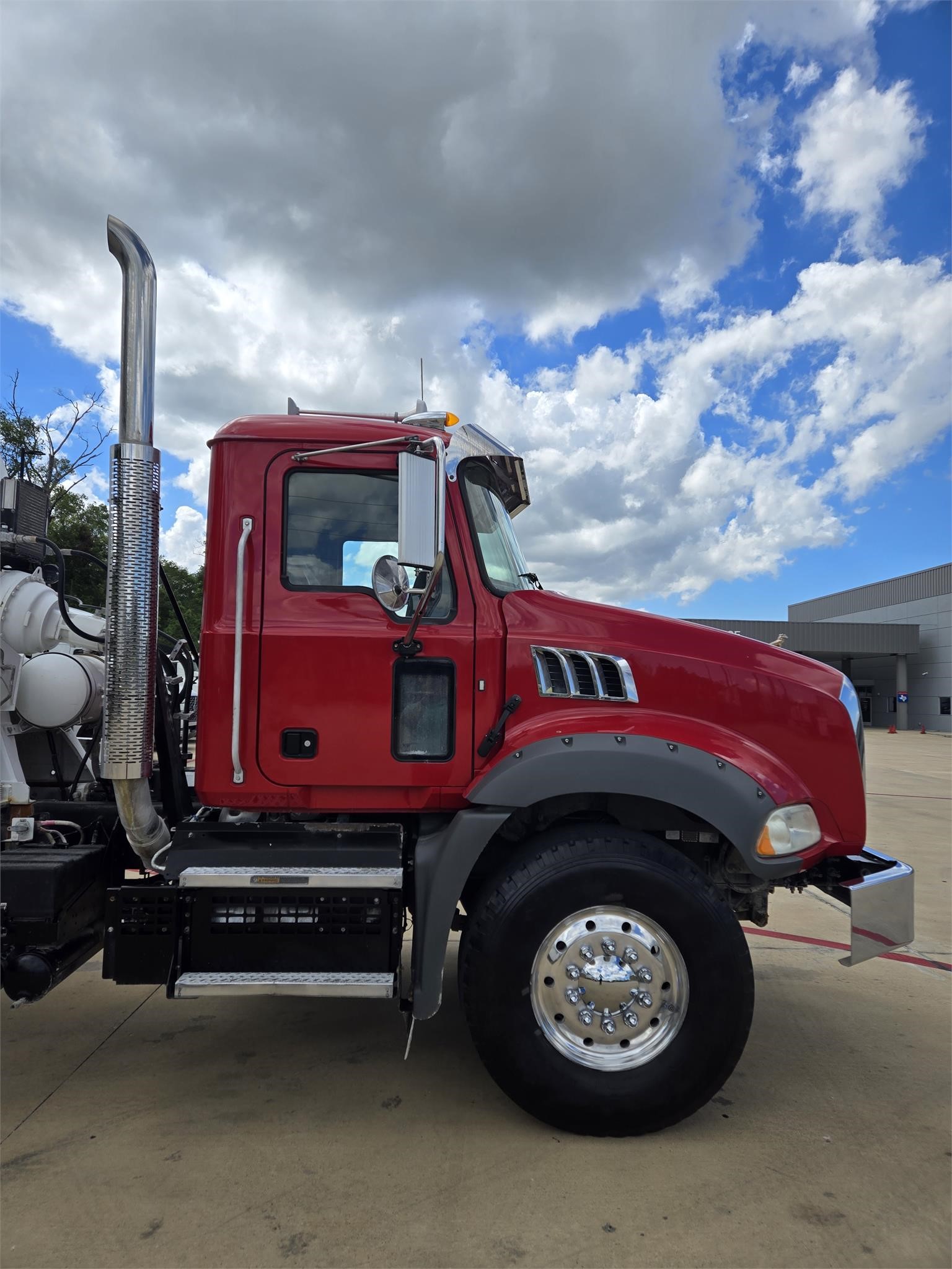 2019 MACK GRANITE 64BR - image 4 of 6