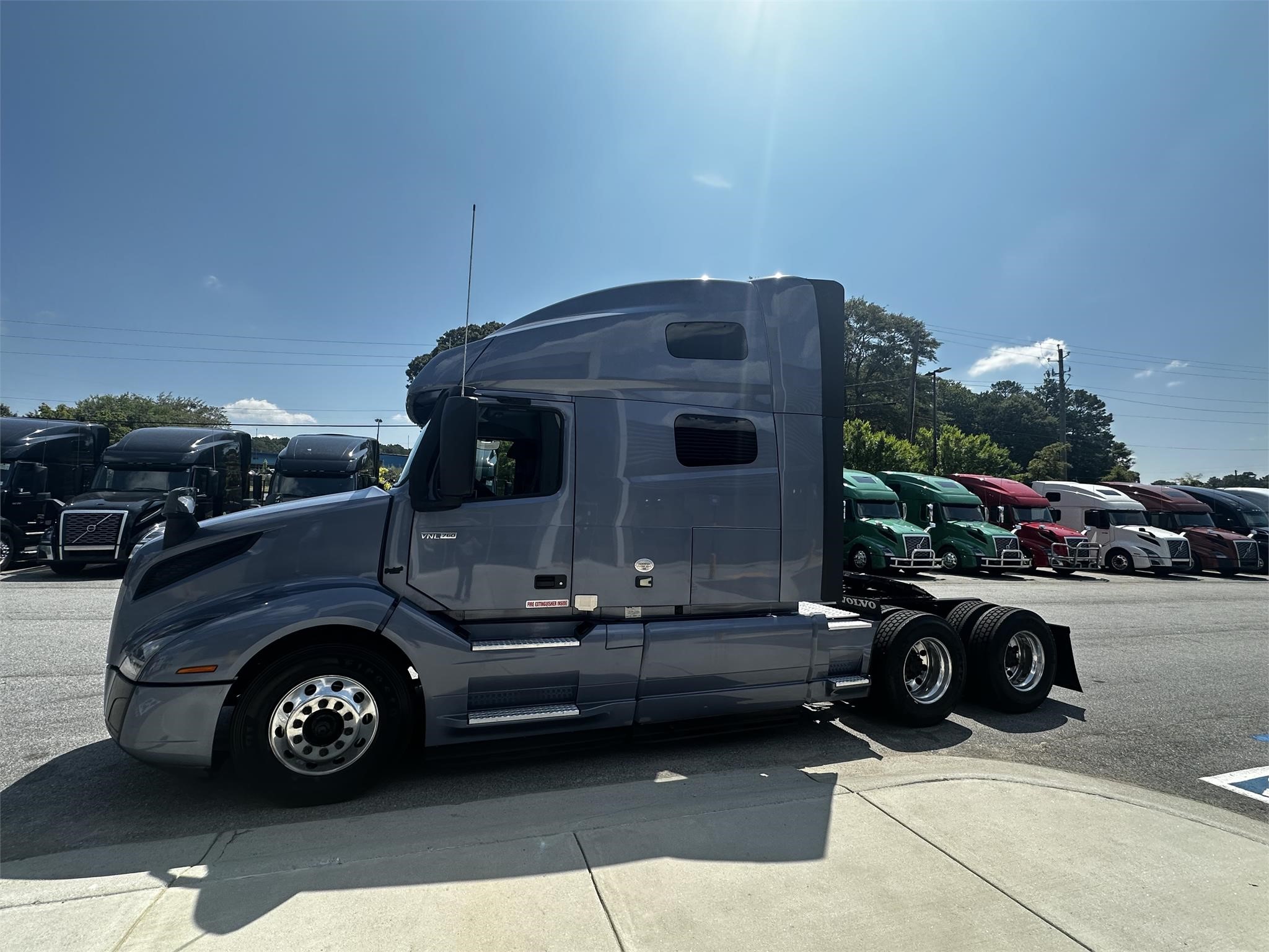 2021 VOLVO VNL64T760 - image 6 of 6