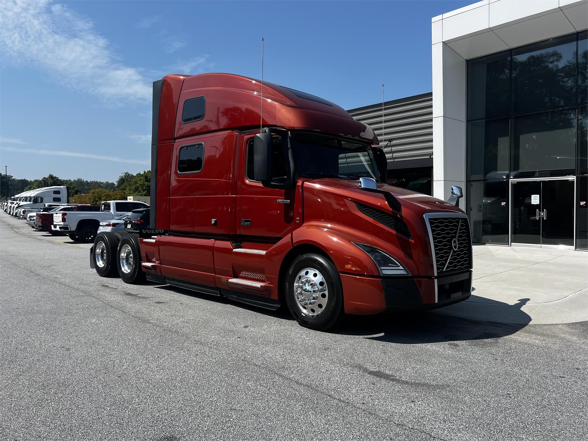 2022 VOLVO VNL64T860 - image 1 of 6