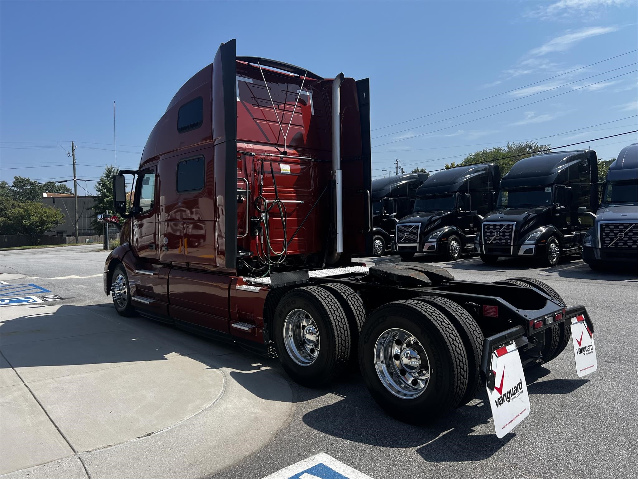 2022 VOLVO VNL64T860 - image 5 of 6