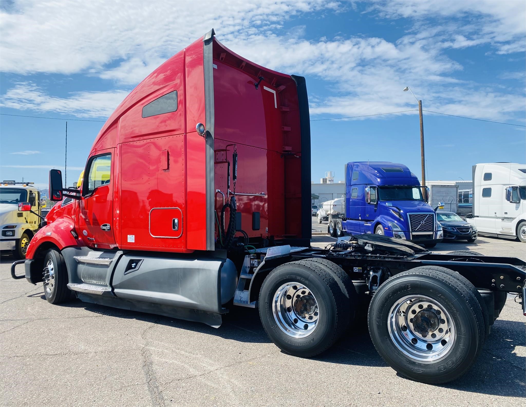 2020 KENWORTH T680 - image 2 of 6