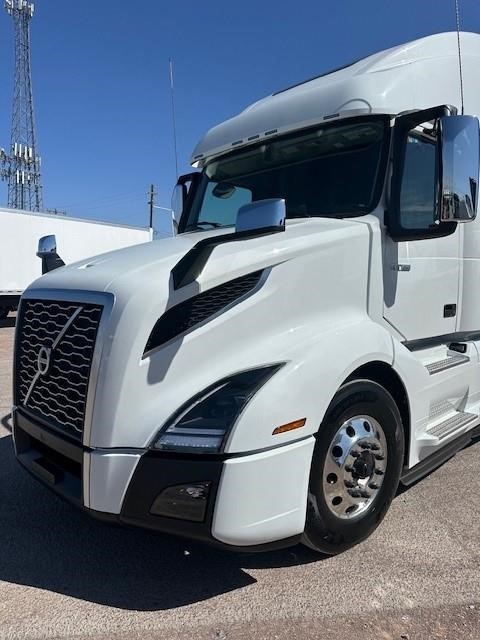 2025 VOLVO VNL64T860 - image 2 of 6