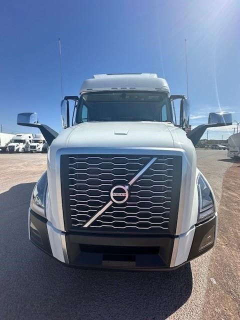 2025 VOLVO VNL64T860 - image 1 of 6