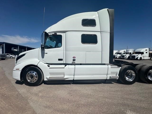 2025 VOLVO VNL64T860 - image 3 of 6