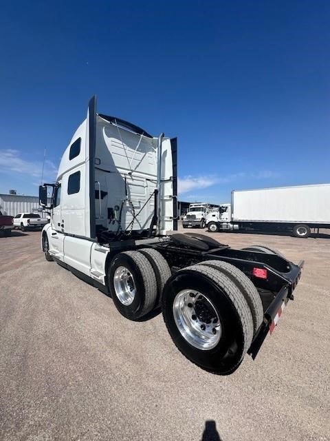 2025 VOLVO VNL64T860 - image 4 of 6