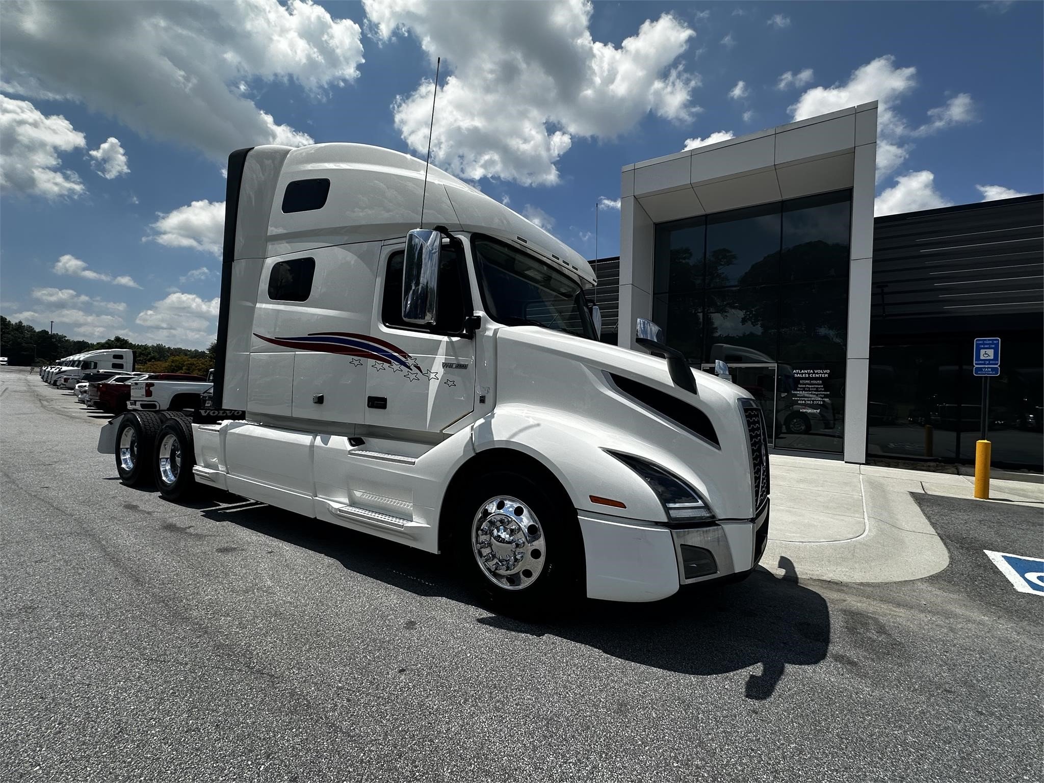 2022 VOLVO VNL64T760 - image 1 of 6