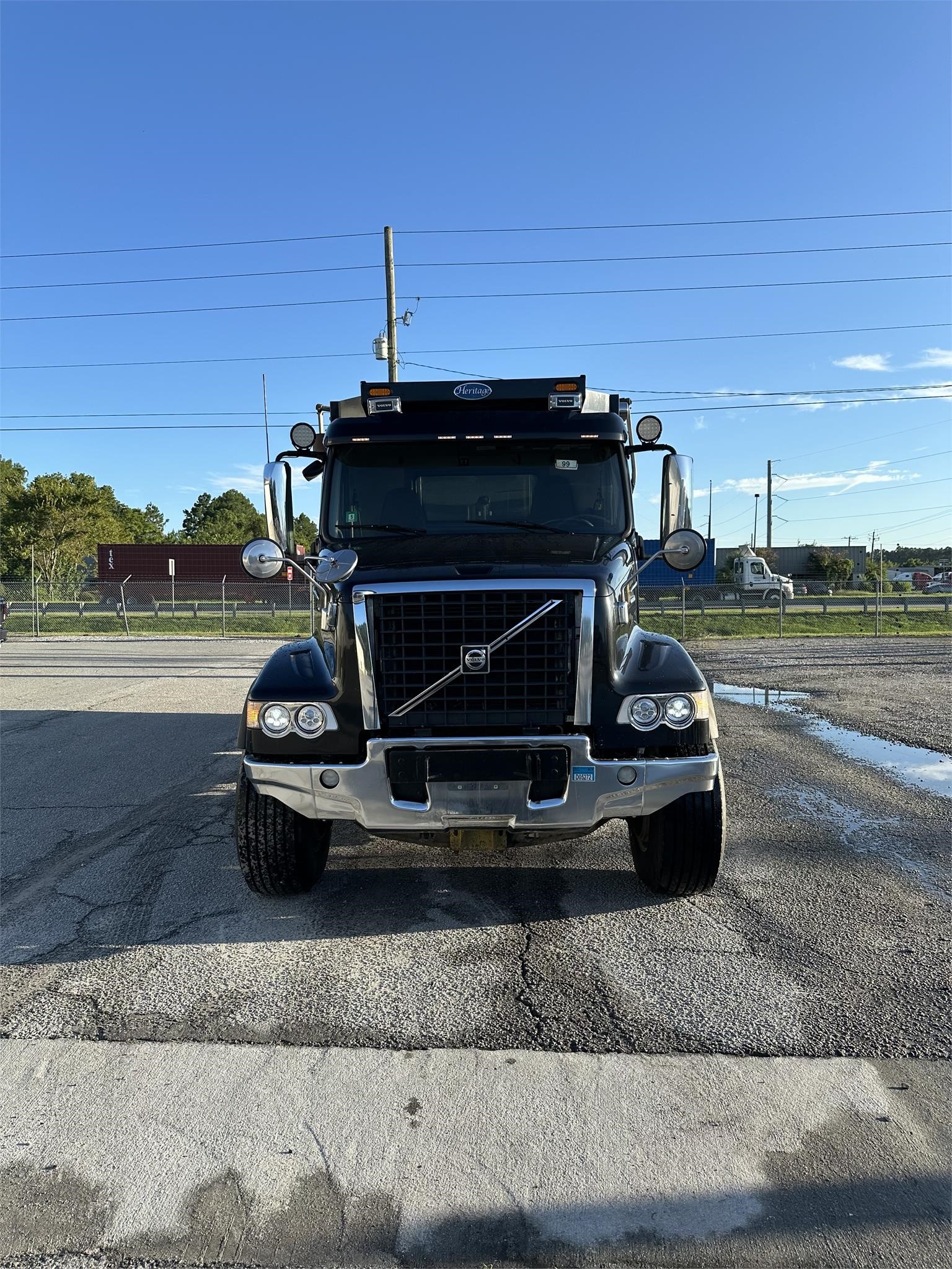 2019 VOLVO VHD84F300 - image 2 of 6