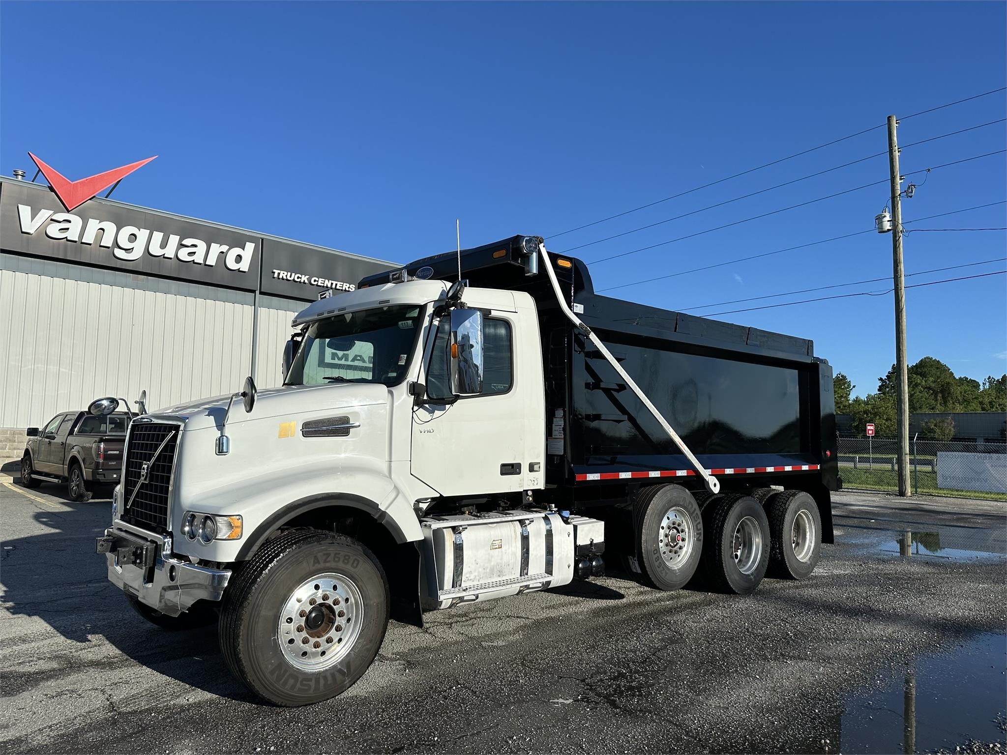 2020 VOLVO VHD84F300 - image 1 of 6