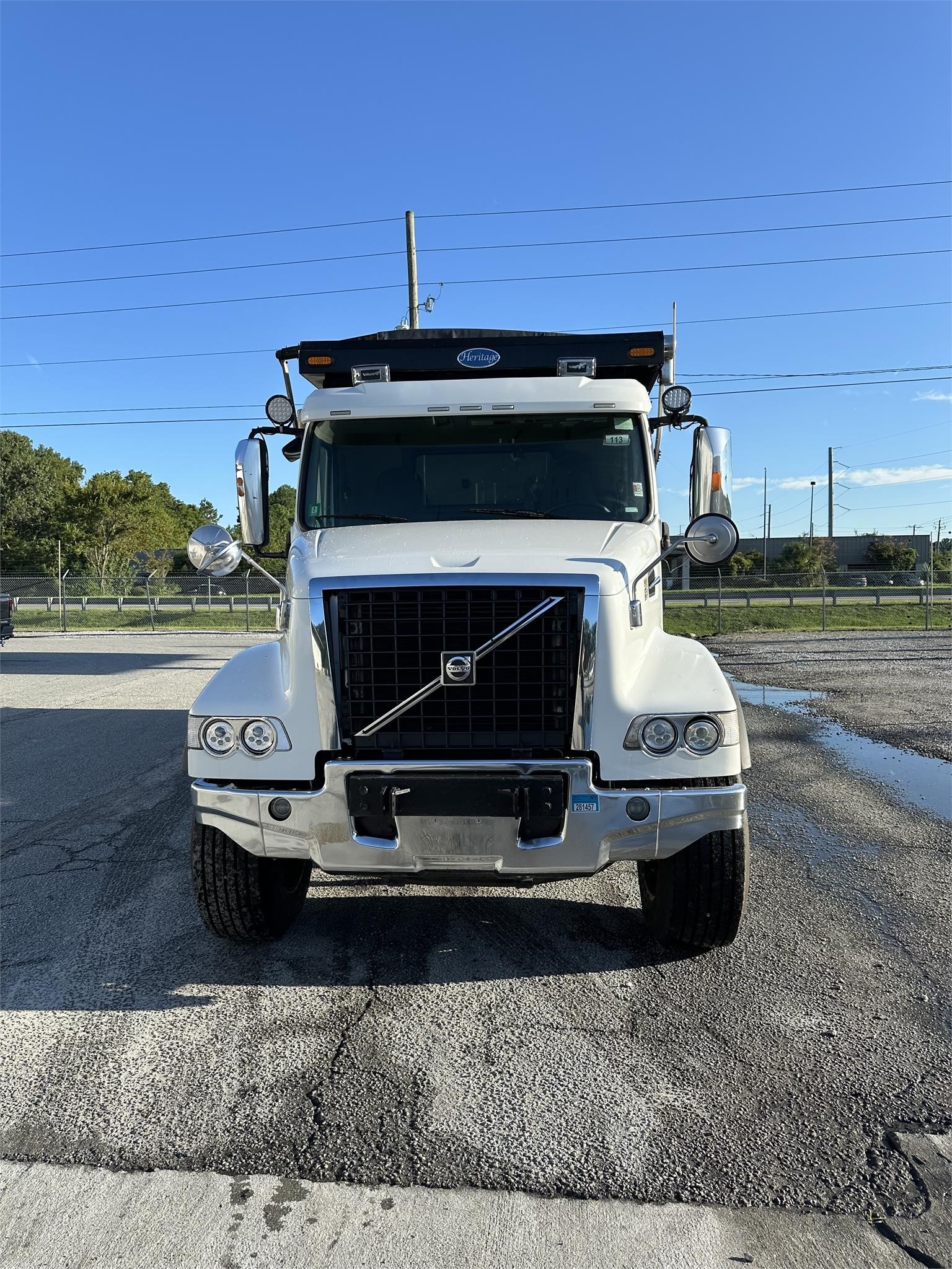 2020 VOLVO VHD84F300 - image 3 of 6