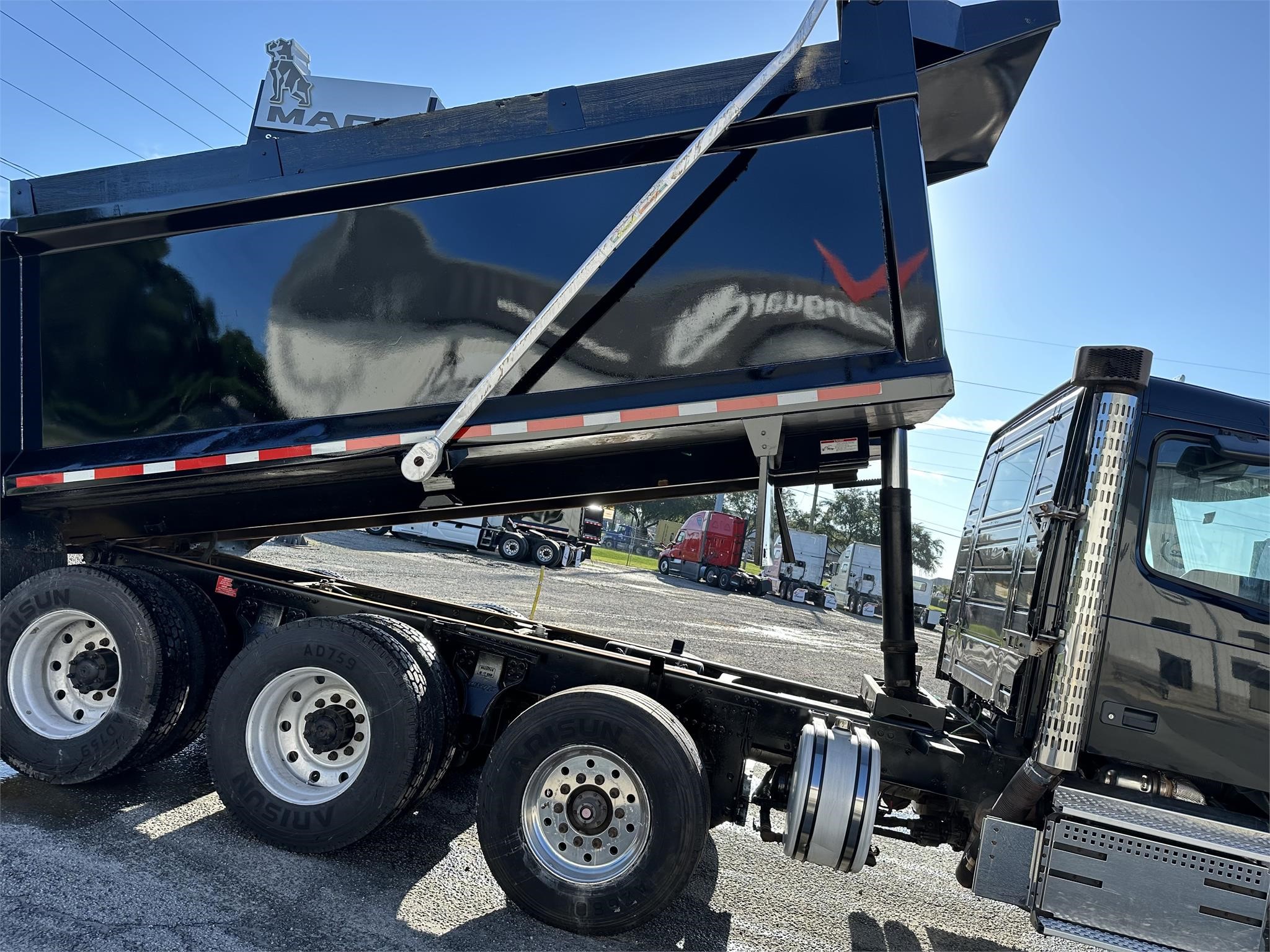 2019 VOLVO VHD84F300 - image 6 of 6