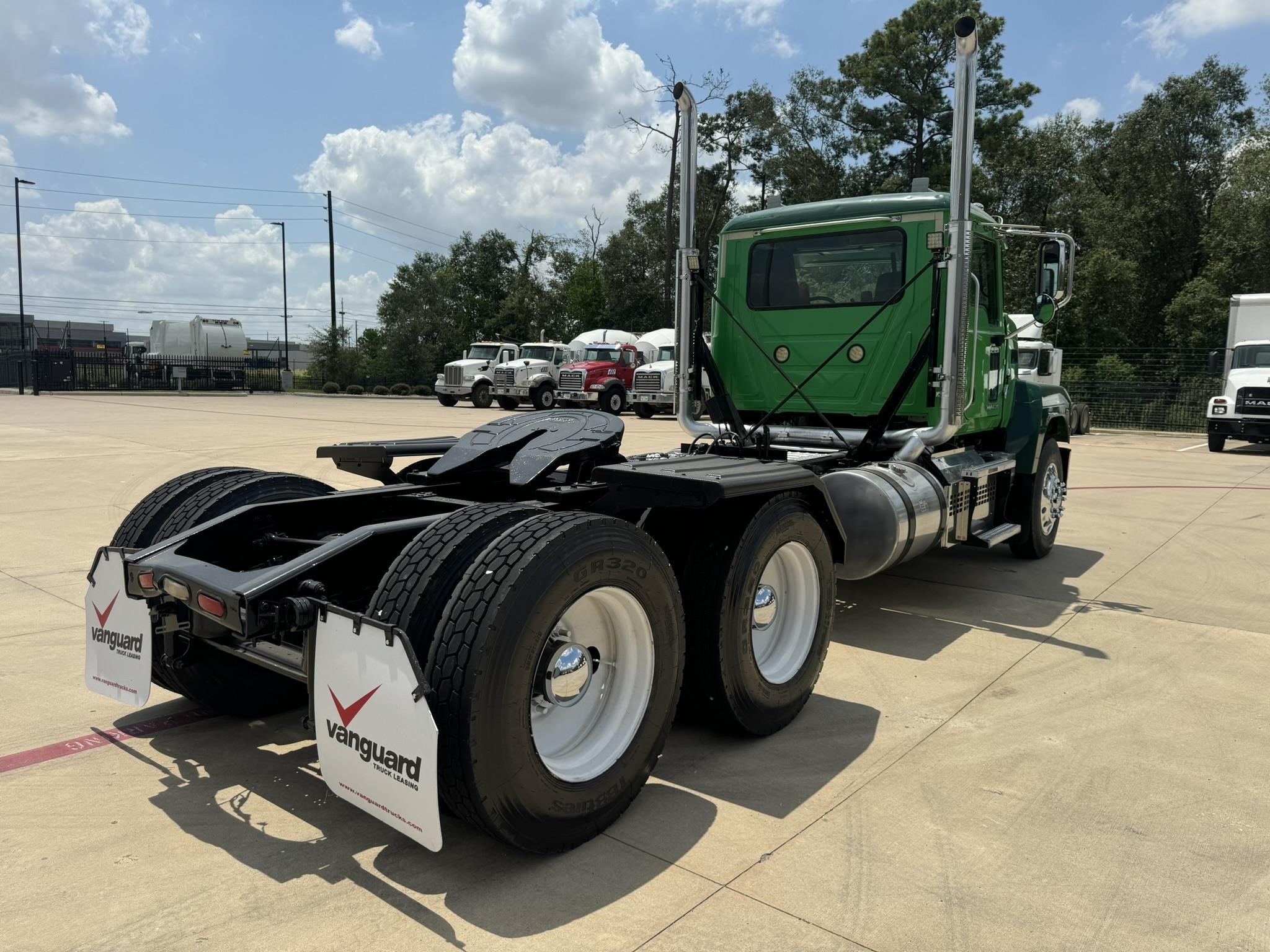 2018 MACK PINNACLE CHU613 - image 5 of 6