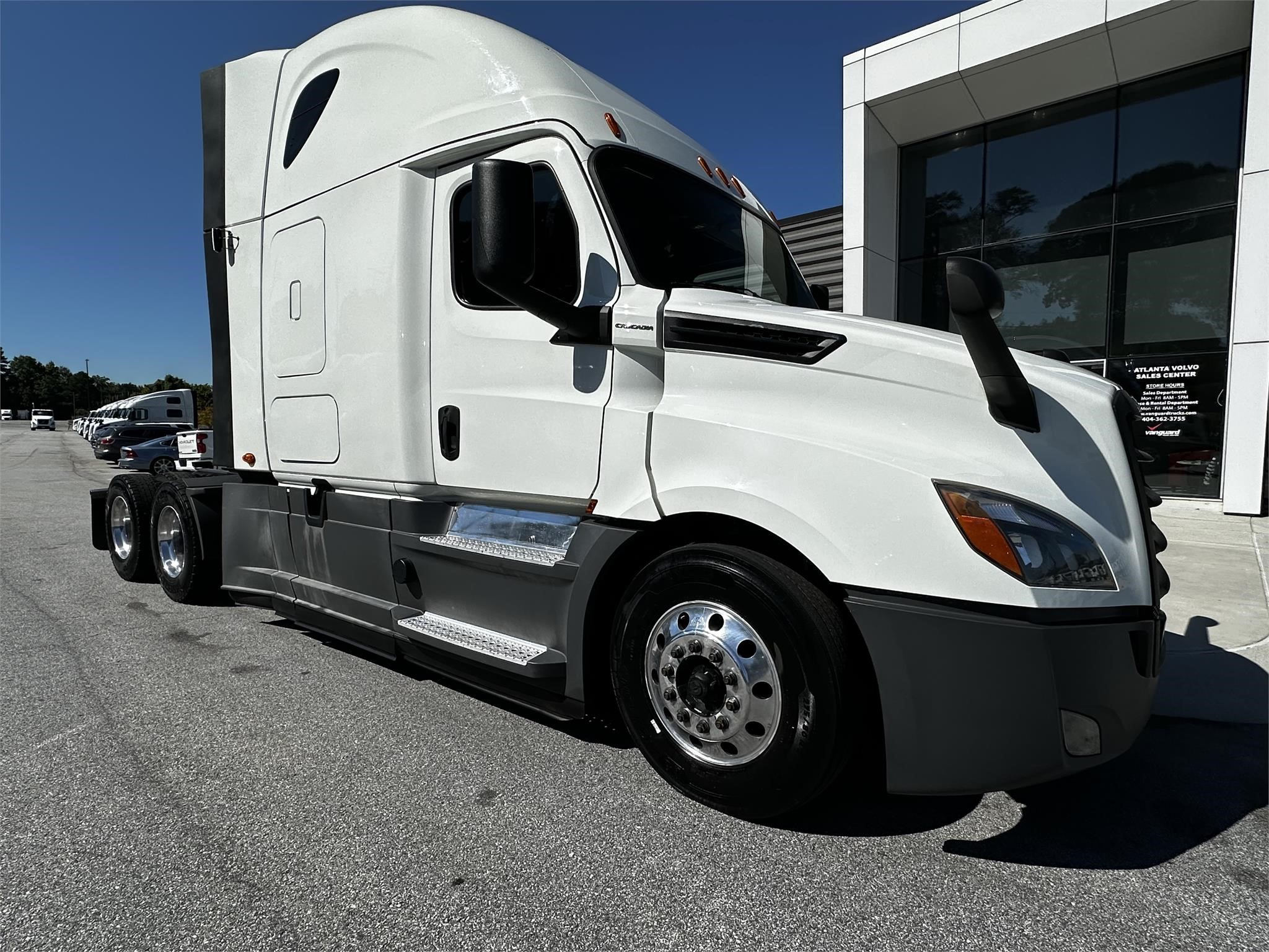 2020 FREIGHTLINER CASCADIA 126 - image 1 of 6