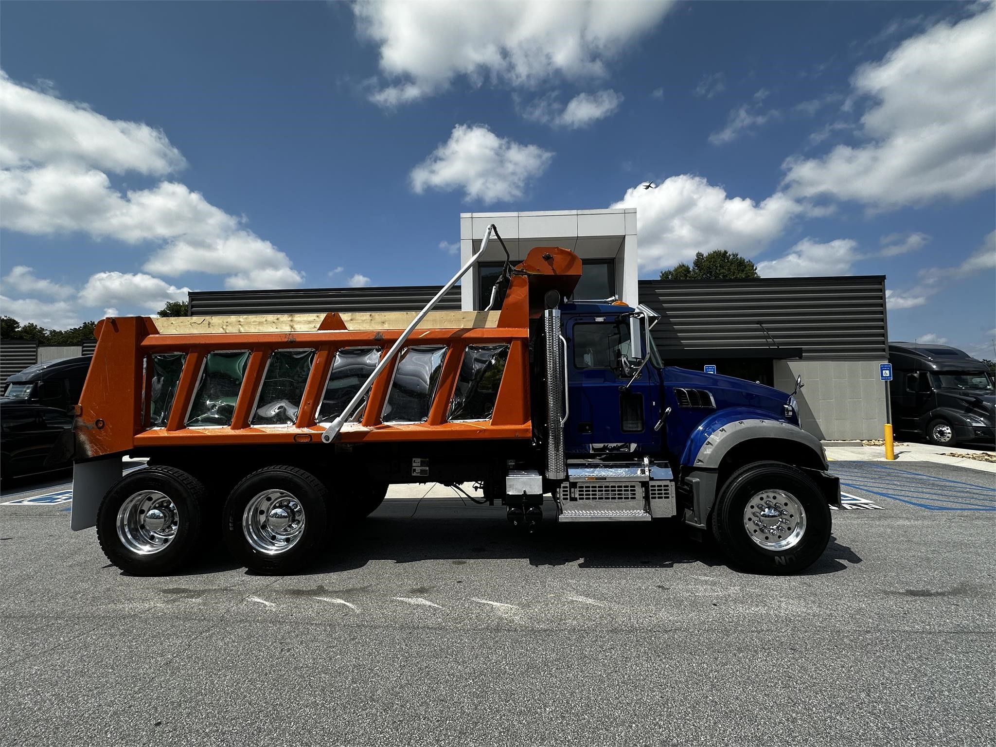 2020 MACK GRANITE 64FR - image 2 of 6