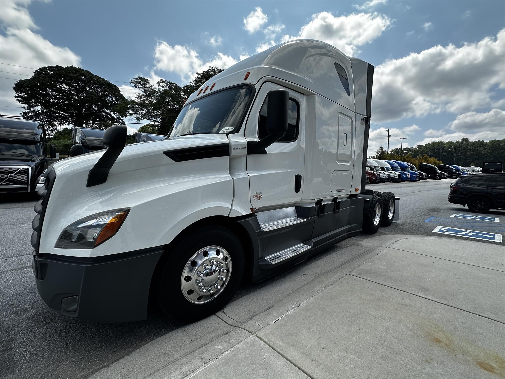 2020 FREIGHTLINER CASCADIA 126 - image 6 of 6