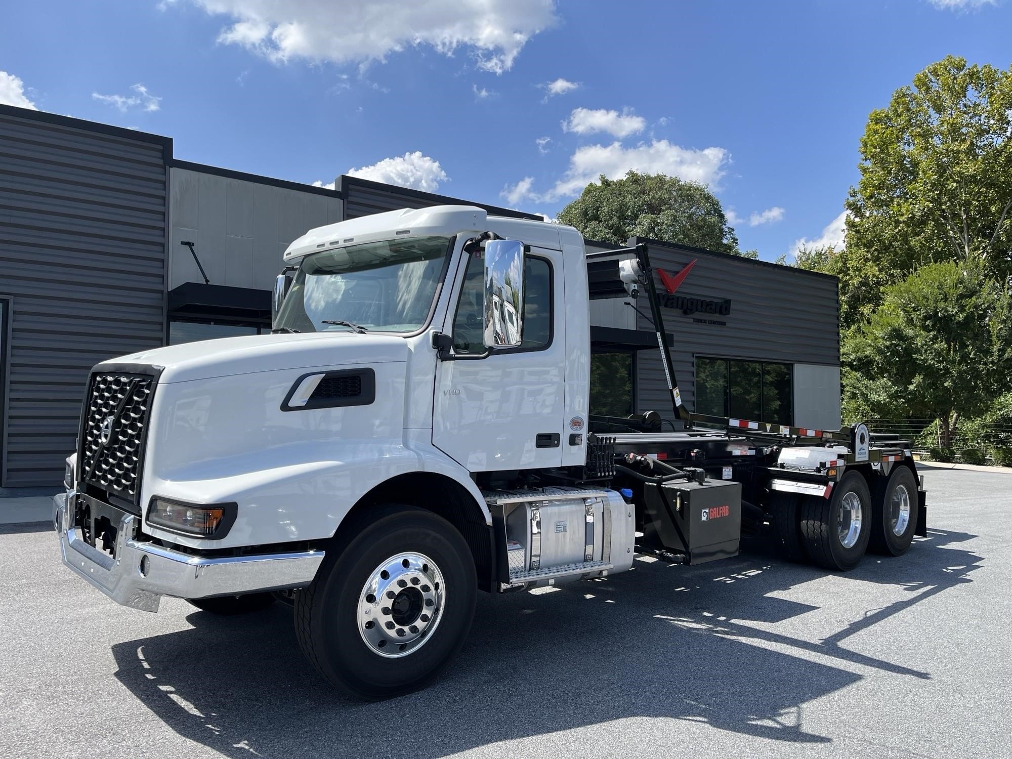 2025 VOLVO VHD64B300 - image 1 of 5