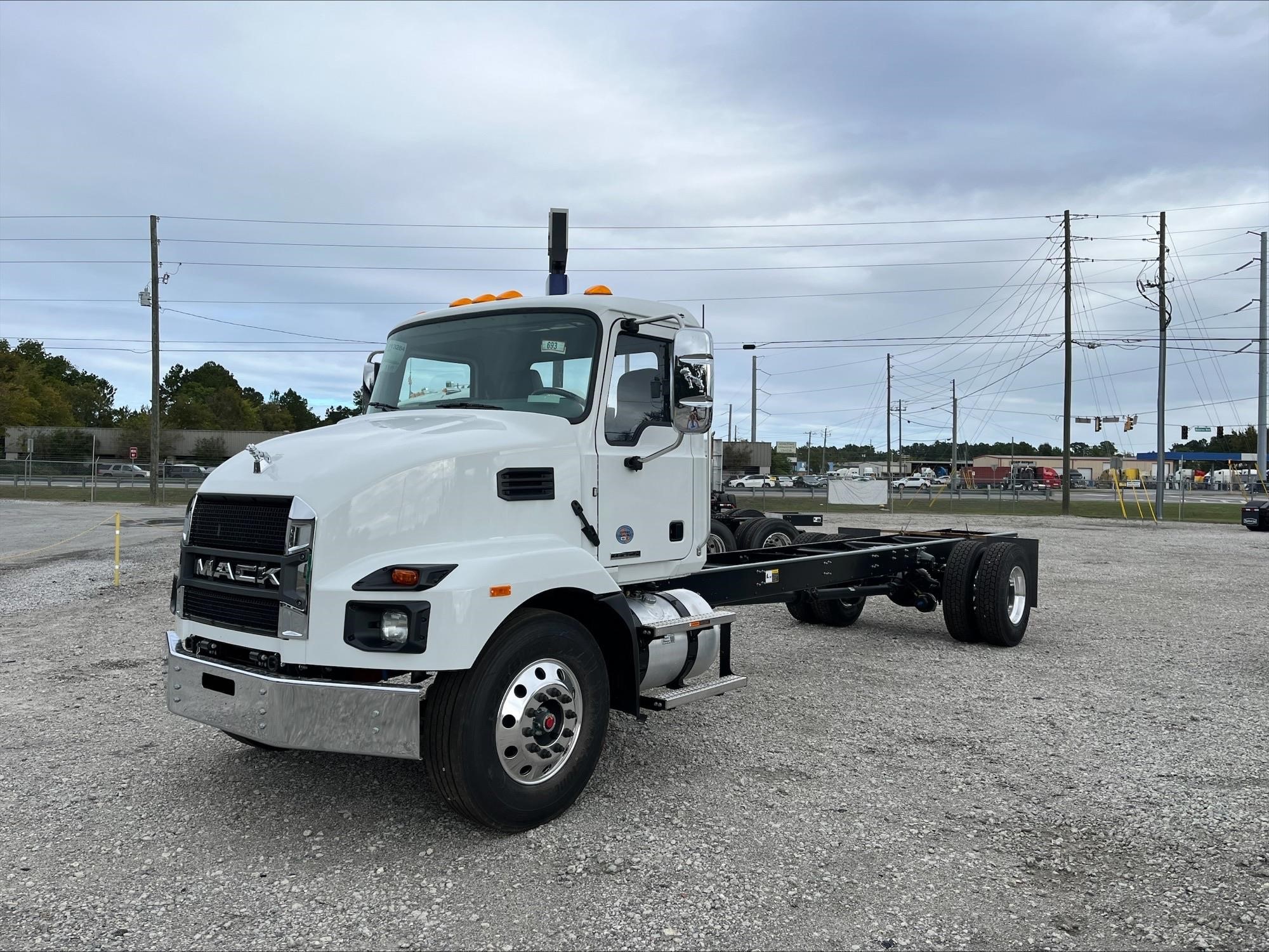 2025 MACK MD6 - image 1 of 1