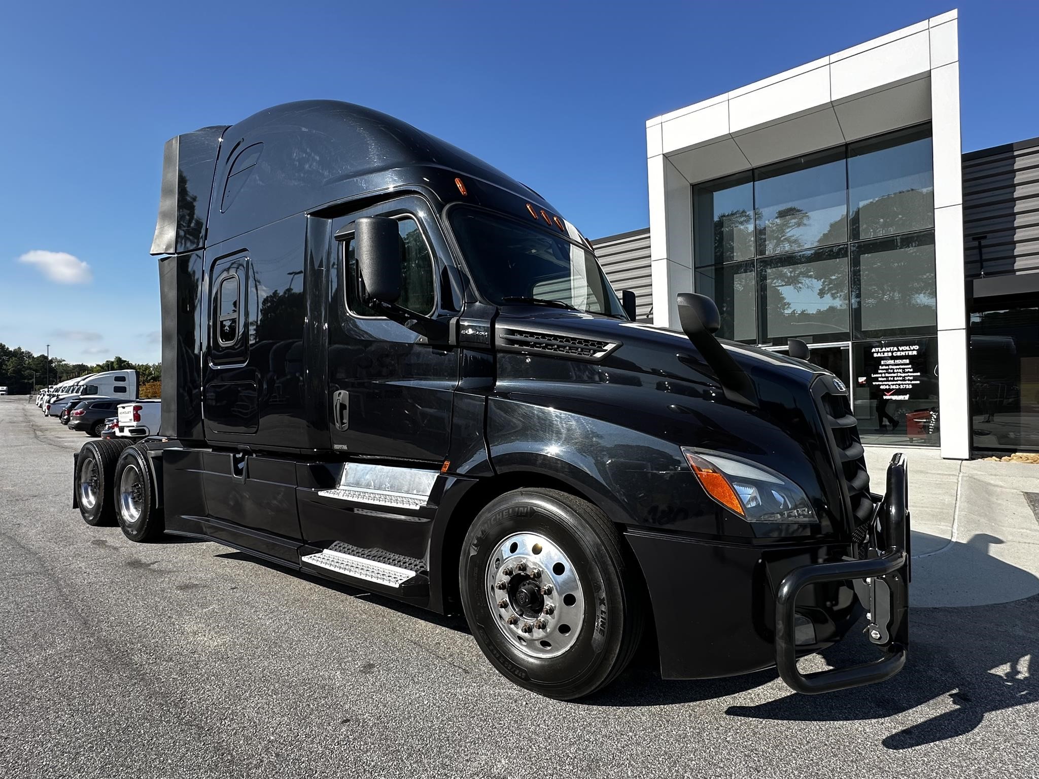 2020 FREIGHTLINER CASCADIA 126 - image 1 of 6