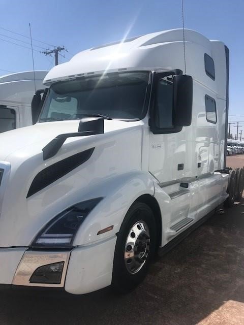 2025 VOLVO VNL64T860 - image 1 of 3