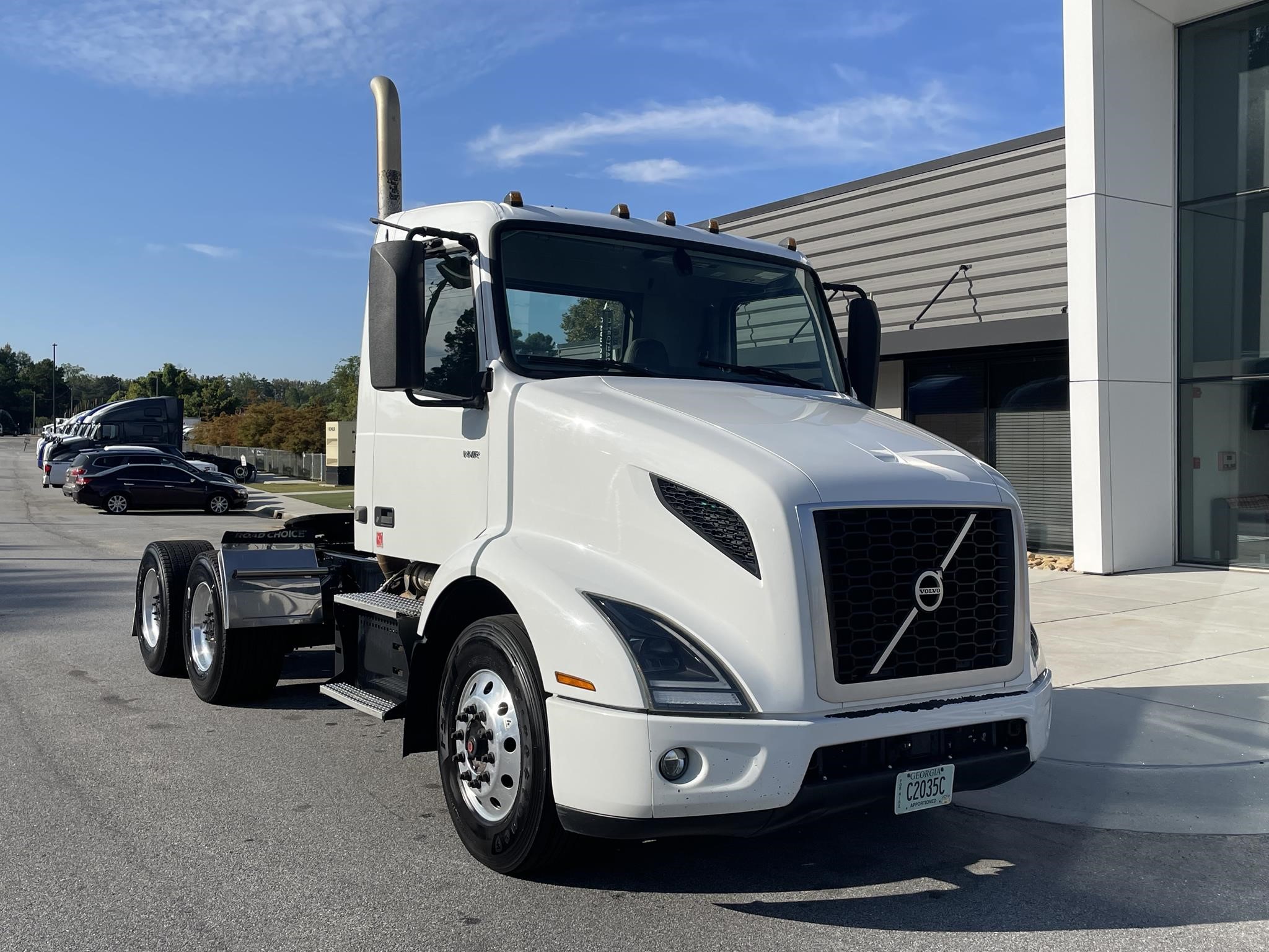 2020 VOLVO VNR64T300 - image 1 of 6