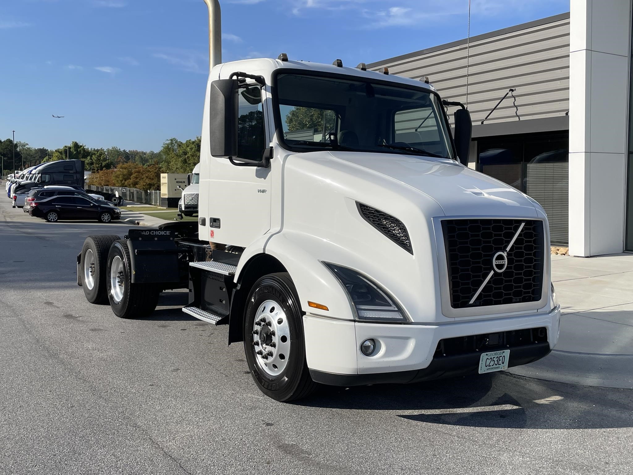 2020 VOLVO VNR64T300 - image 1 of 6