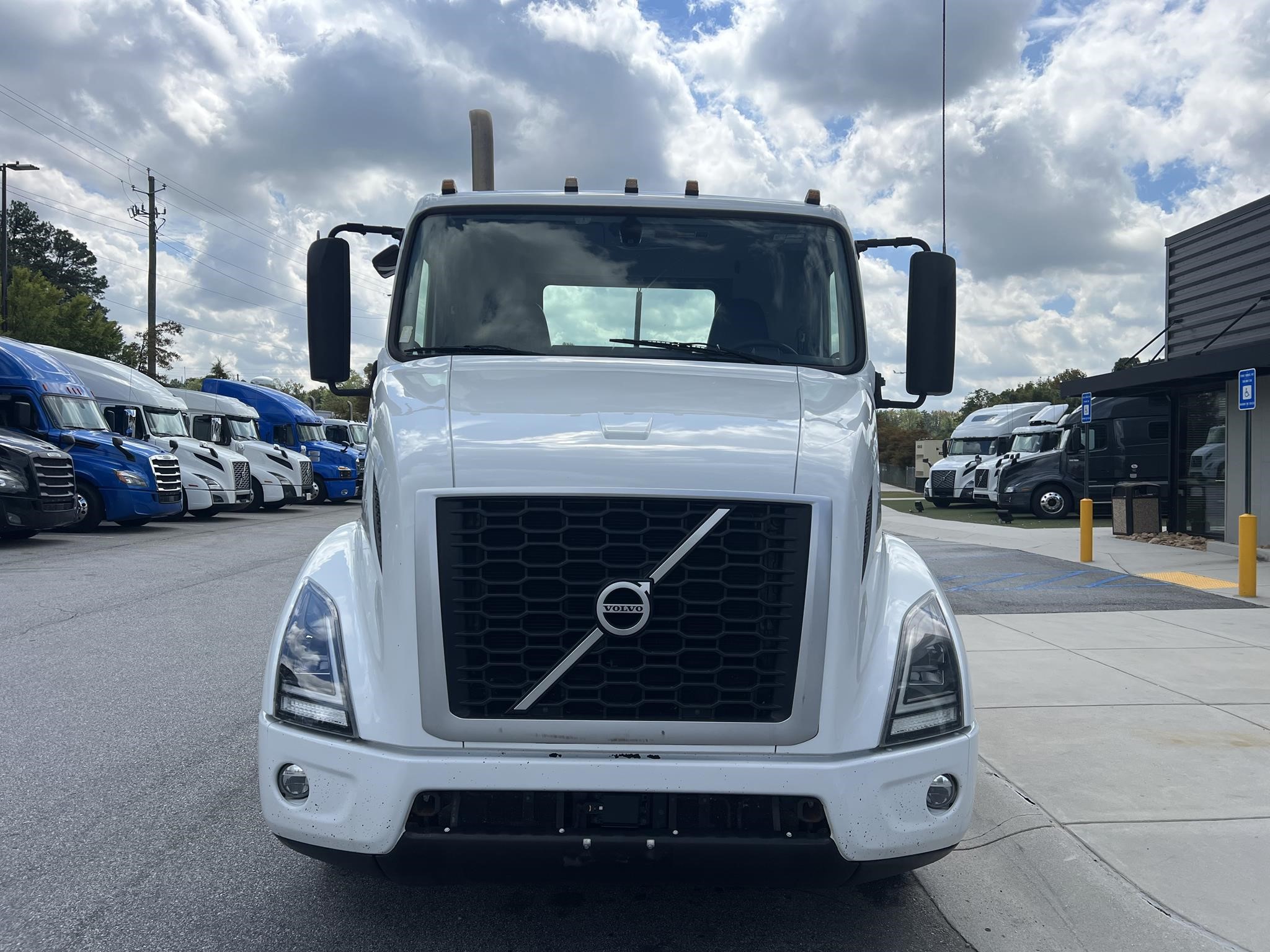 2020 VOLVO VNR64T300 - image 6 of 6