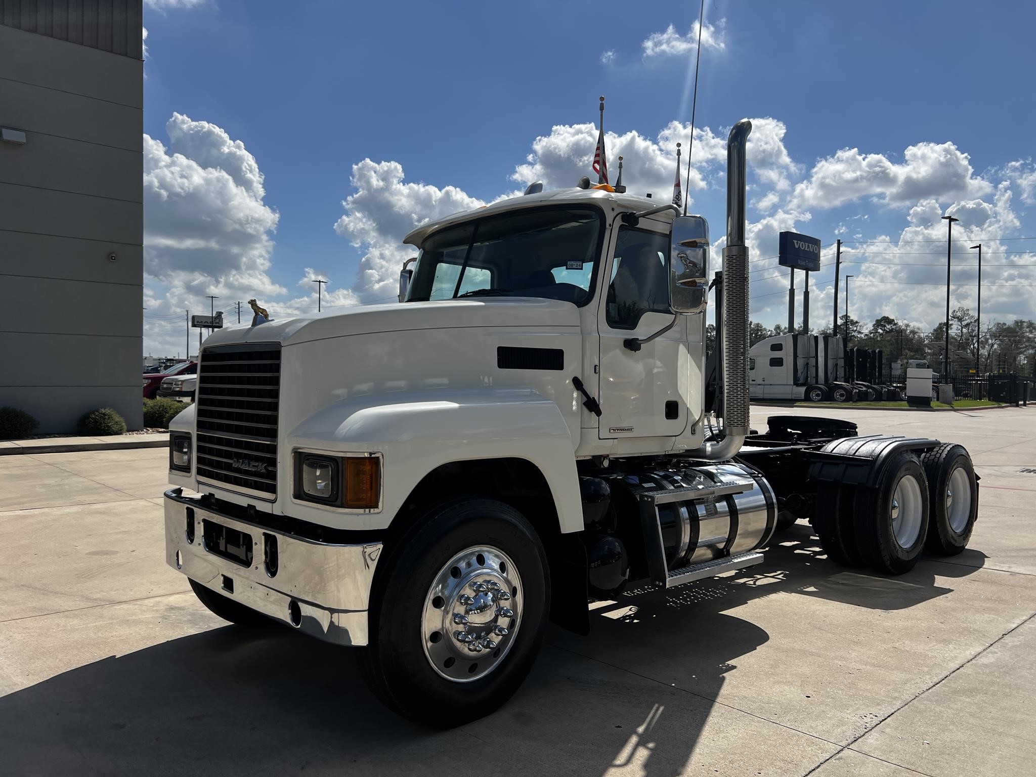 2019 MACK PINNACLE 64T - image 1 of 6