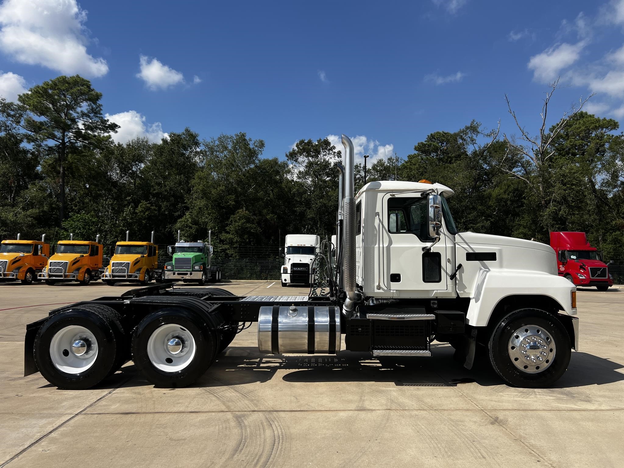 2019 MACK PINNACLE 64T - image 4 of 6