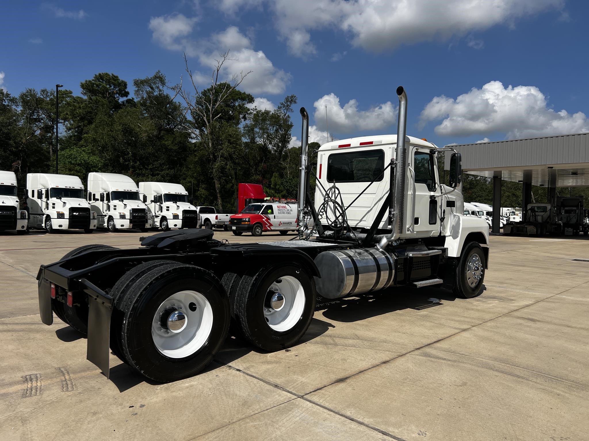 2019 MACK PINNACLE 64T - image 5 of 6