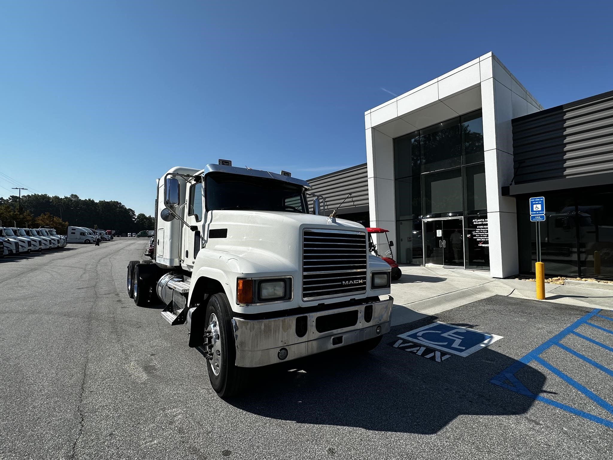 2015 MACK PINNACLE CHU613 - image 1 of 6