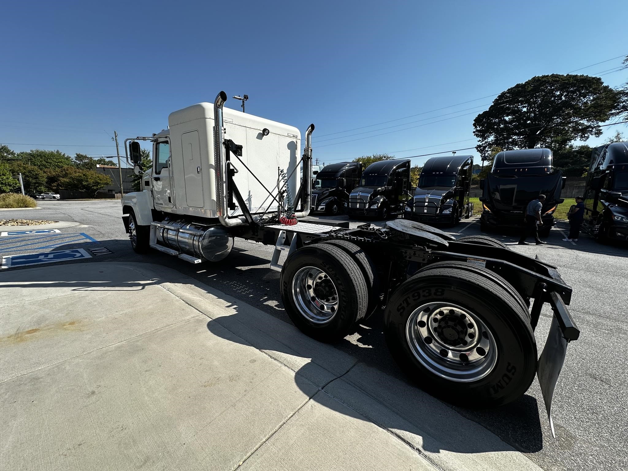 2015 MACK PINNACLE CHU613 - image 5 of 6