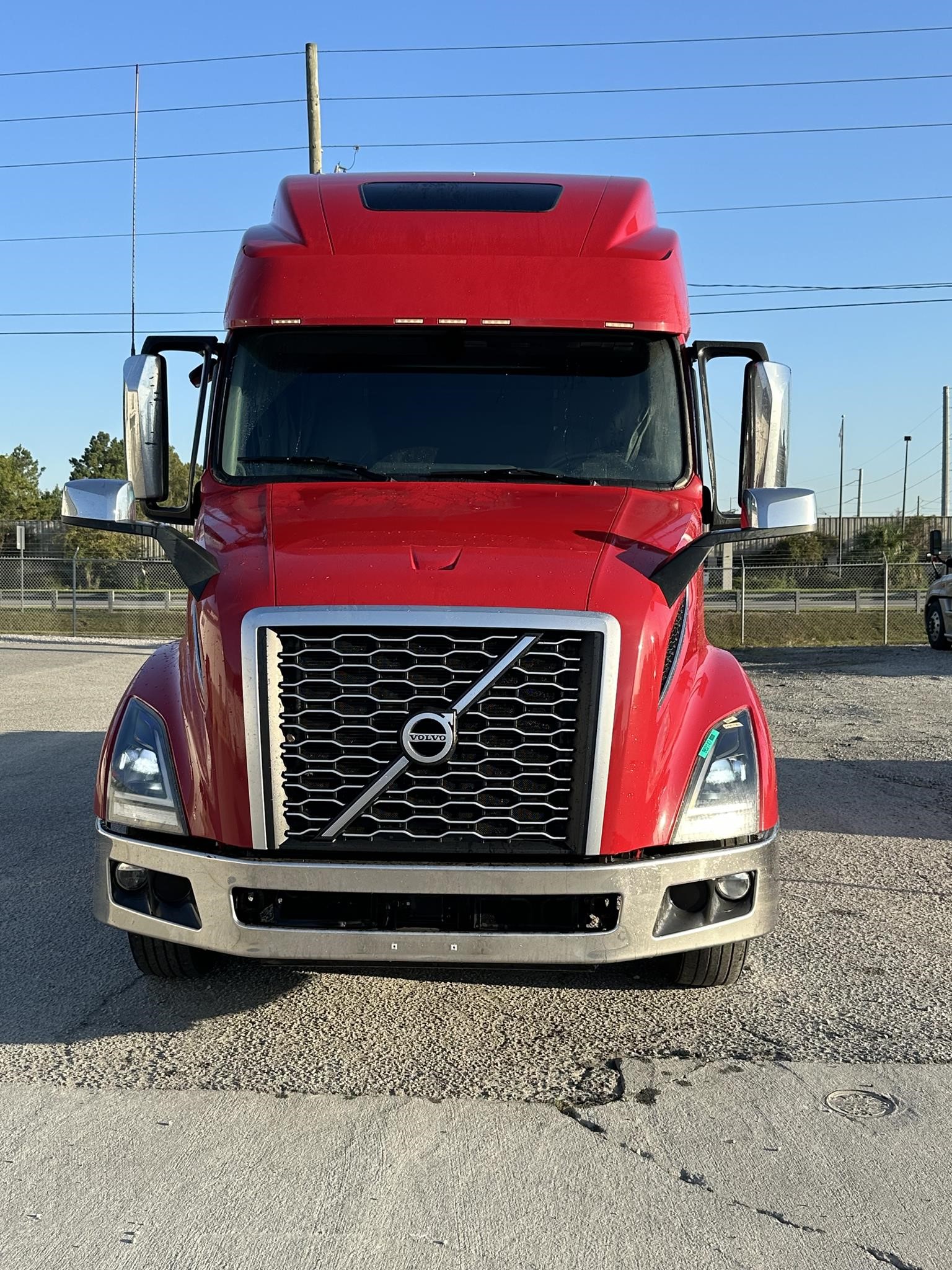 2019 VOLVO VNL64T860 - image 2 of 6