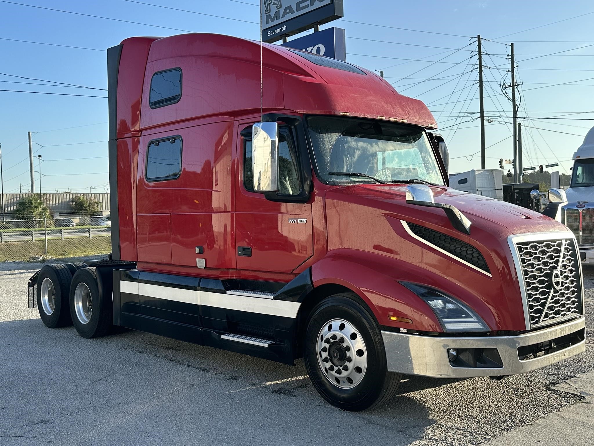 2019 VOLVO VNL64T860 - image 3 of 6