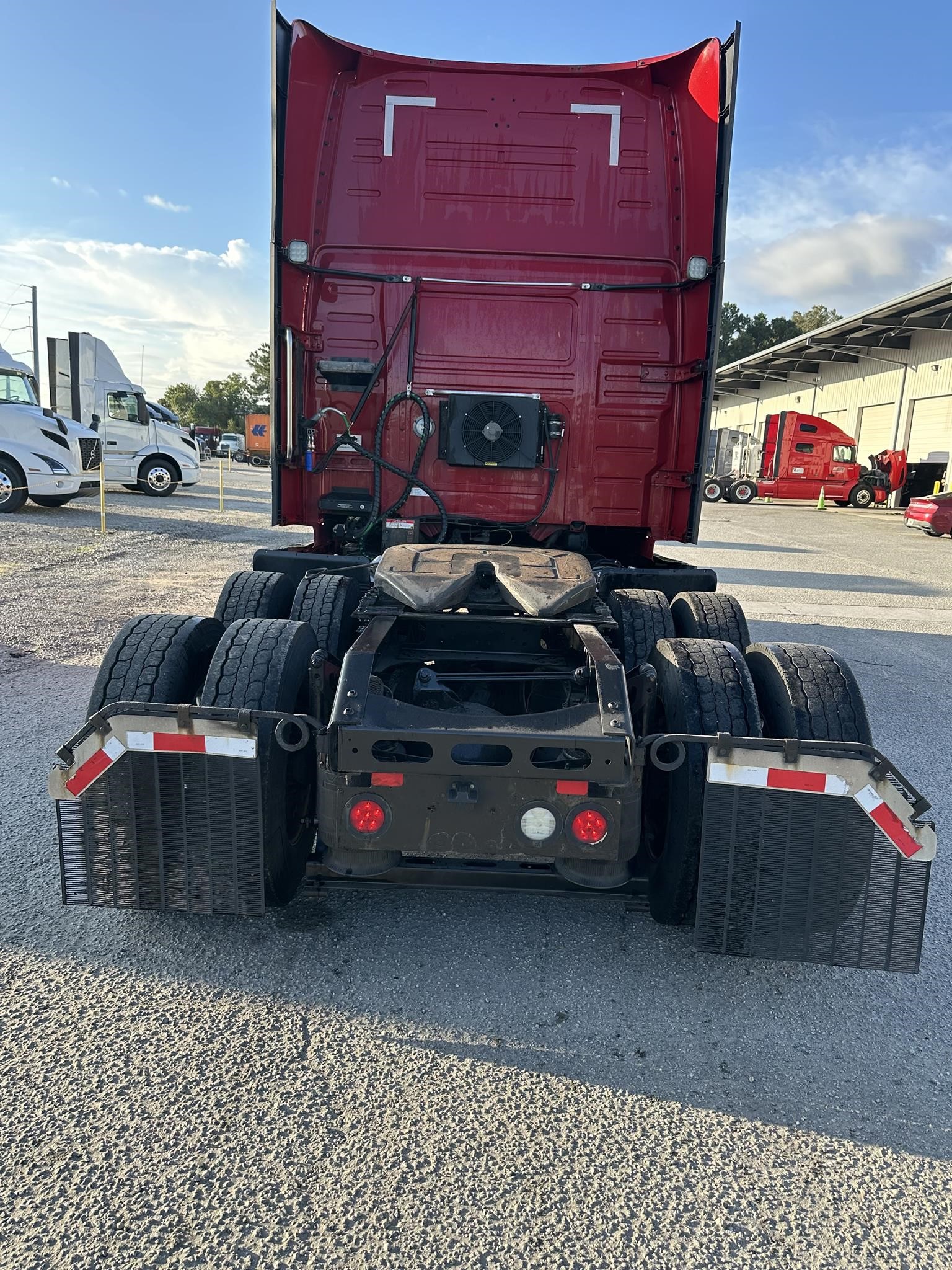 2019 VOLVO VNL64T860 - image 5 of 6