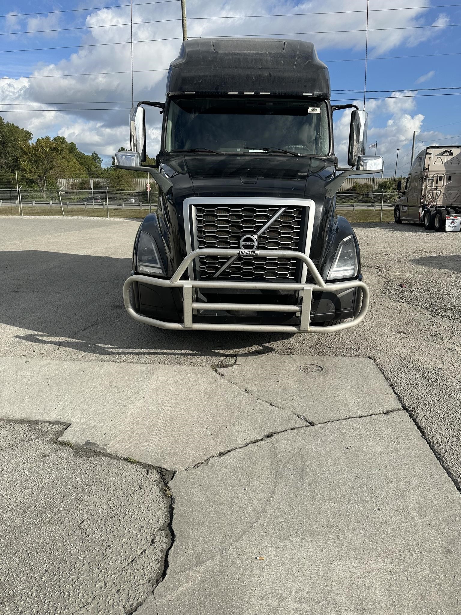 2019 VOLVO VNL64T760 - image 2 of 6