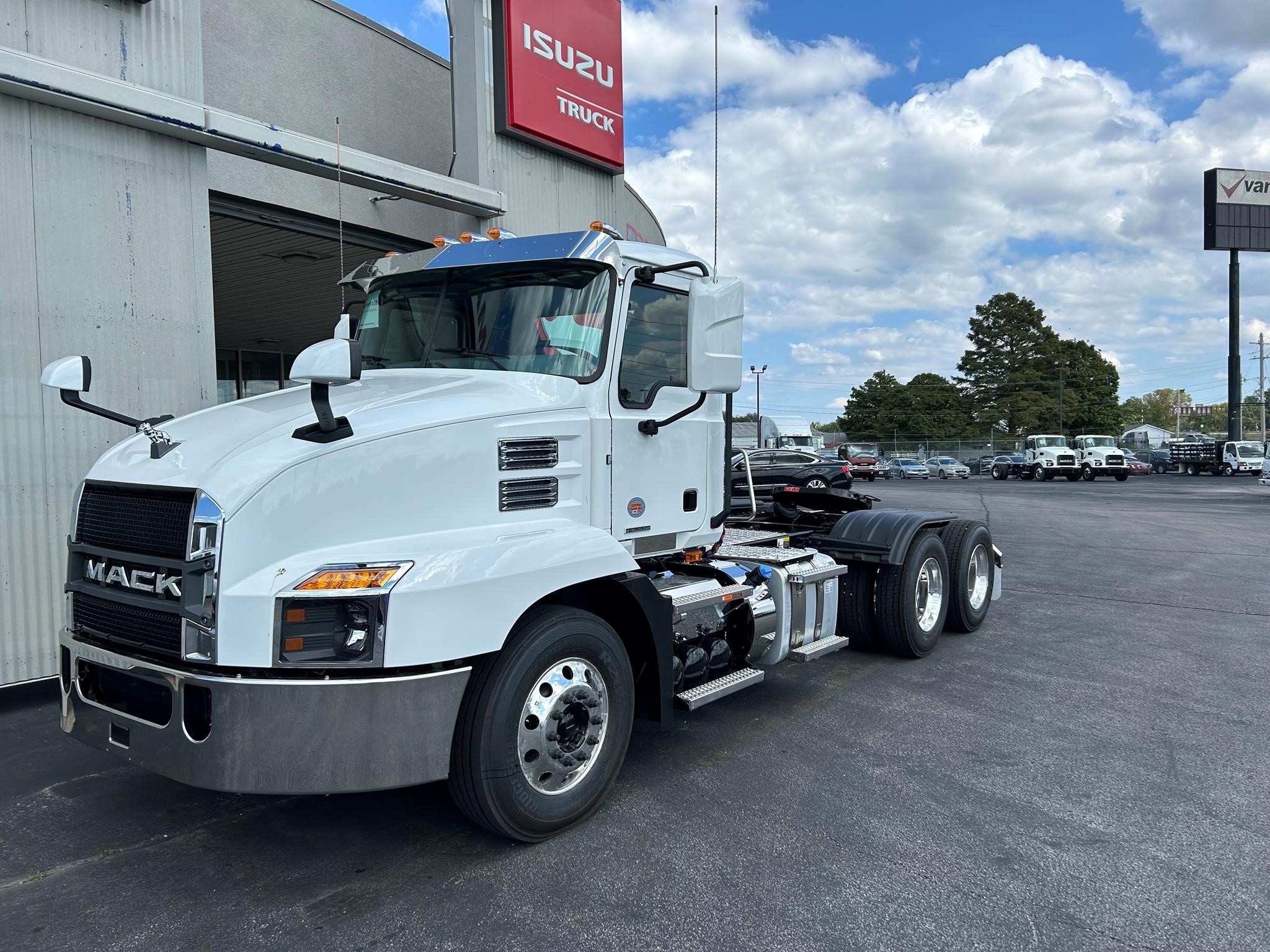 2025 MACK ANTHEM 64T - image 1 of 6