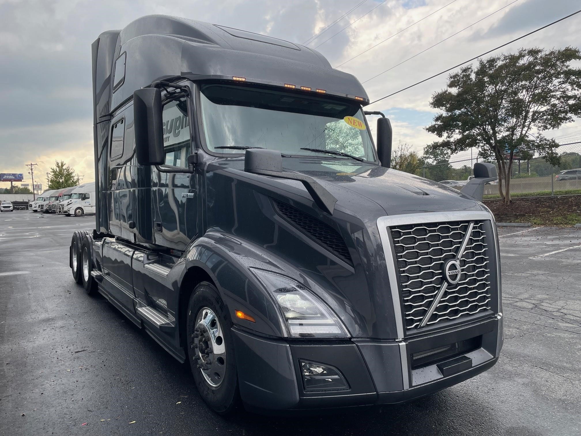 2025 VOLVO VNL64T860 - image 1 of 6