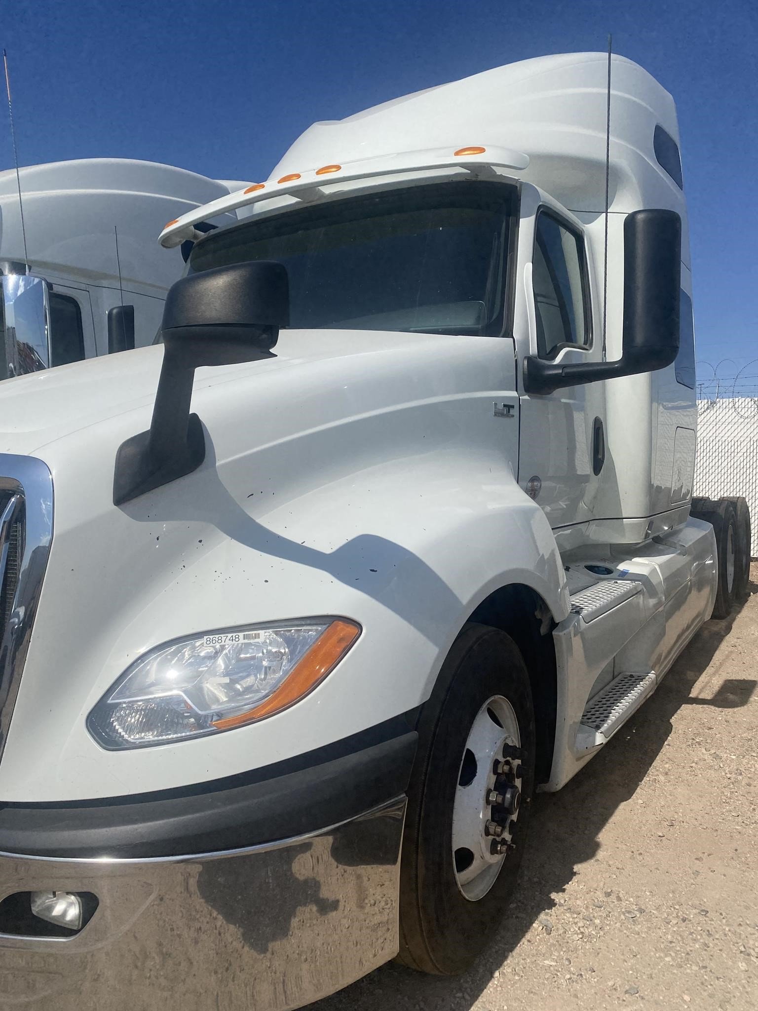 2019 INTERNATIONAL LT - image 2 of 6