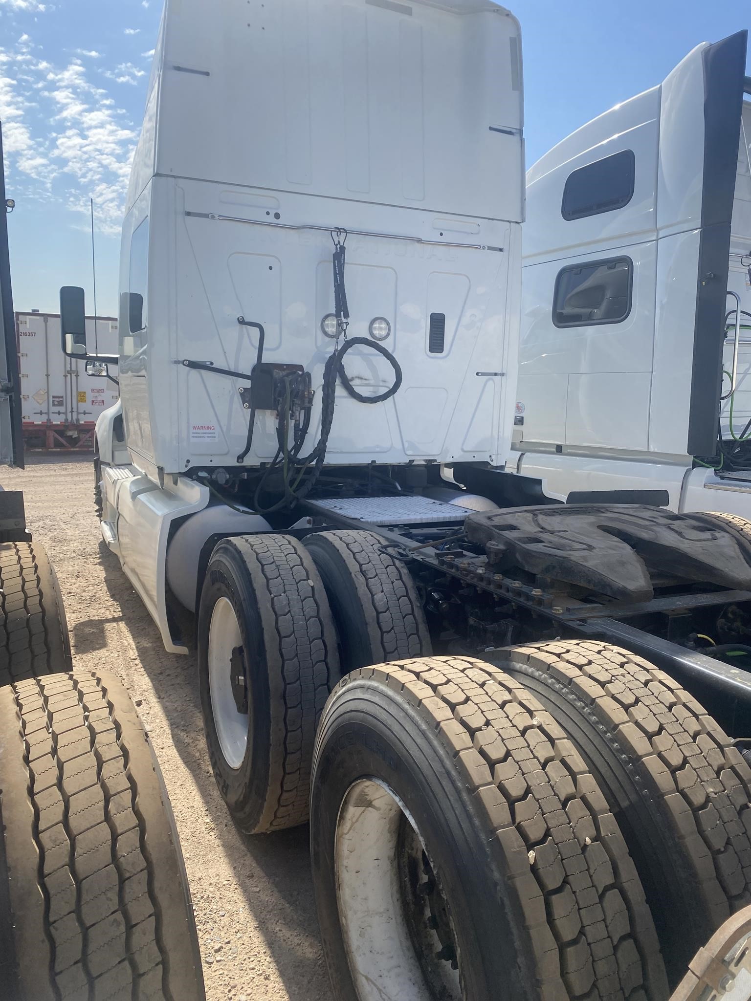 2019 INTERNATIONAL LT - image 3 of 6