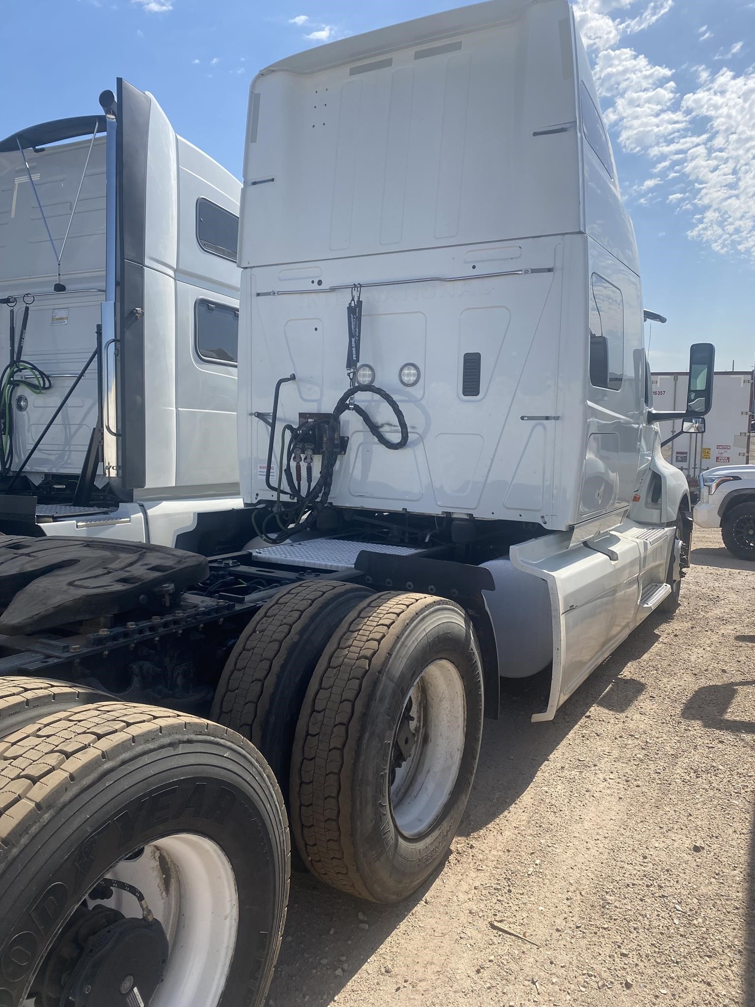 2019 INTERNATIONAL LT - image 4 of 6