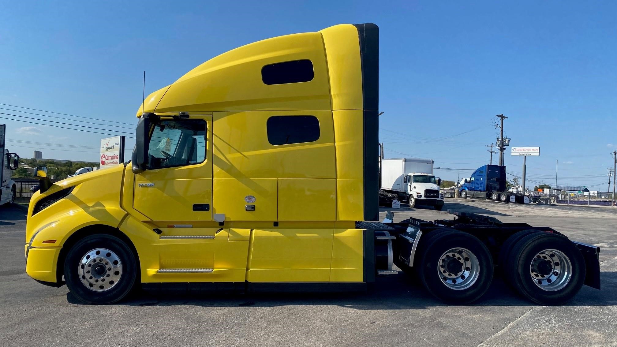 2025 VOLVO VNL64T760 - image 2 of 6